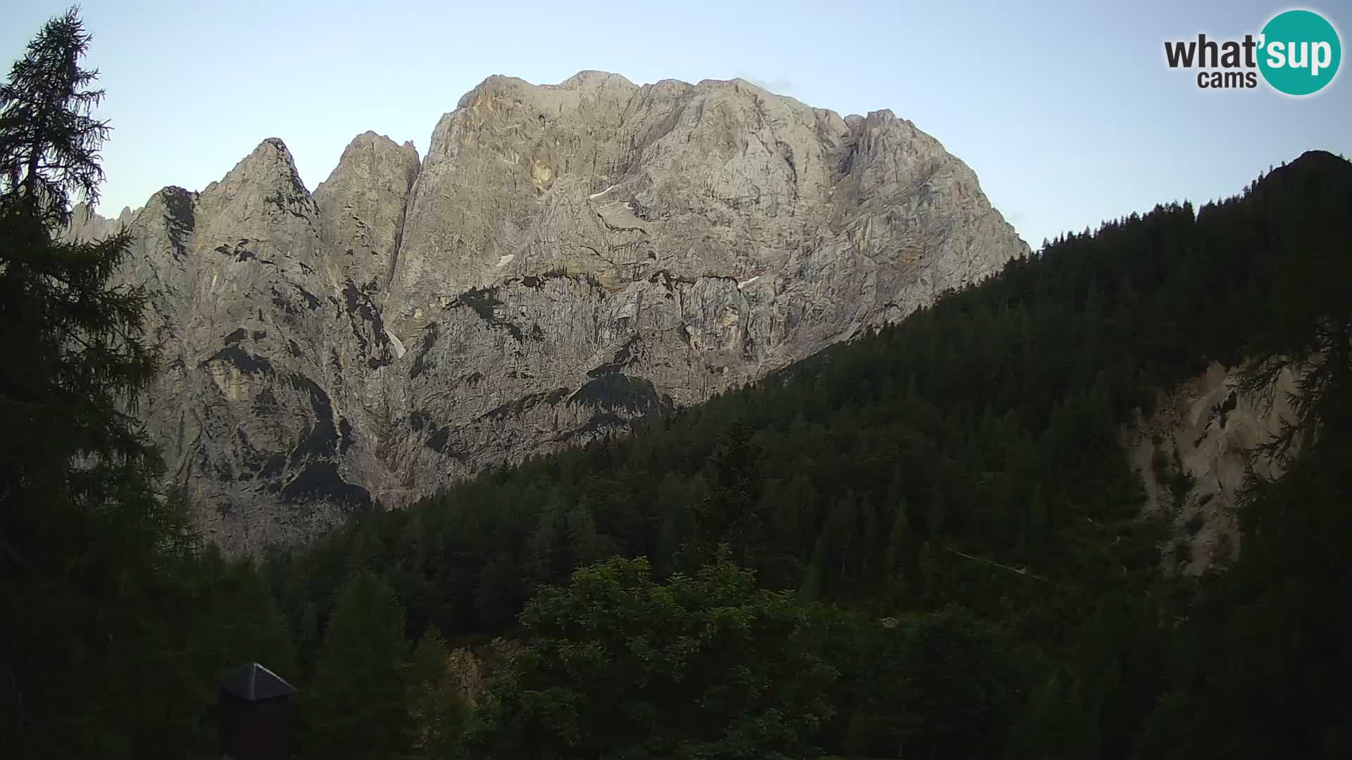 Webcam Vršič LIVE maison Erjavčeva – vue sur PRISOJNIK – Slovénie
