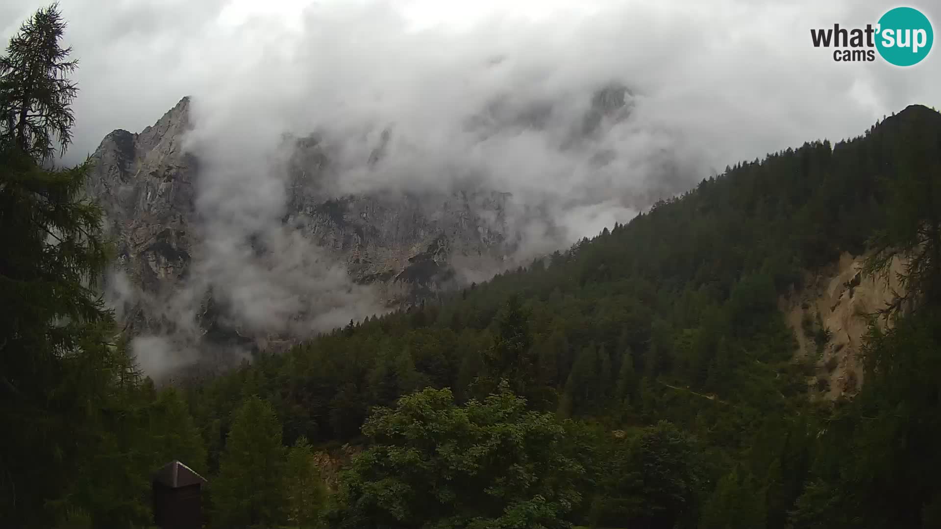 Vršič LIVE webcam Erjavčeva house – view to PRISOJNIK – Slovenia