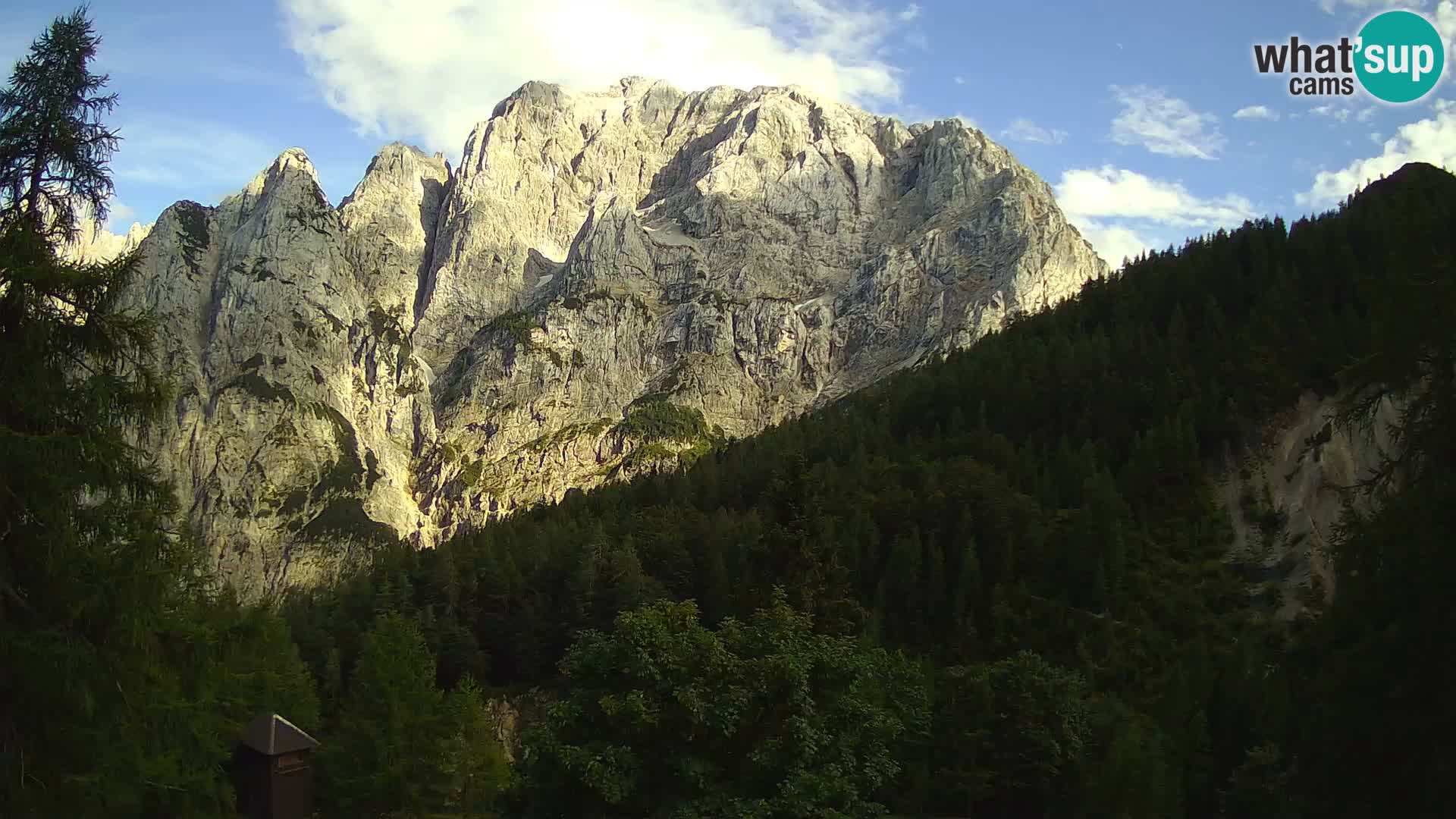 Vršič LIVE webcam Erjavčeva house – view to PRISOJNIK – Slovenia