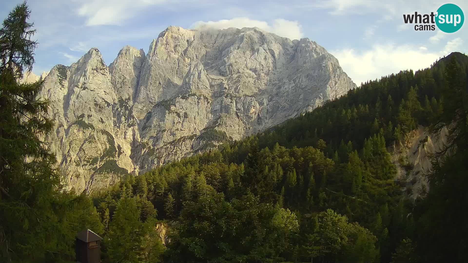 Vršič web kamera Erjavčeva kuća – view to PRISOJNIK – Slovenija