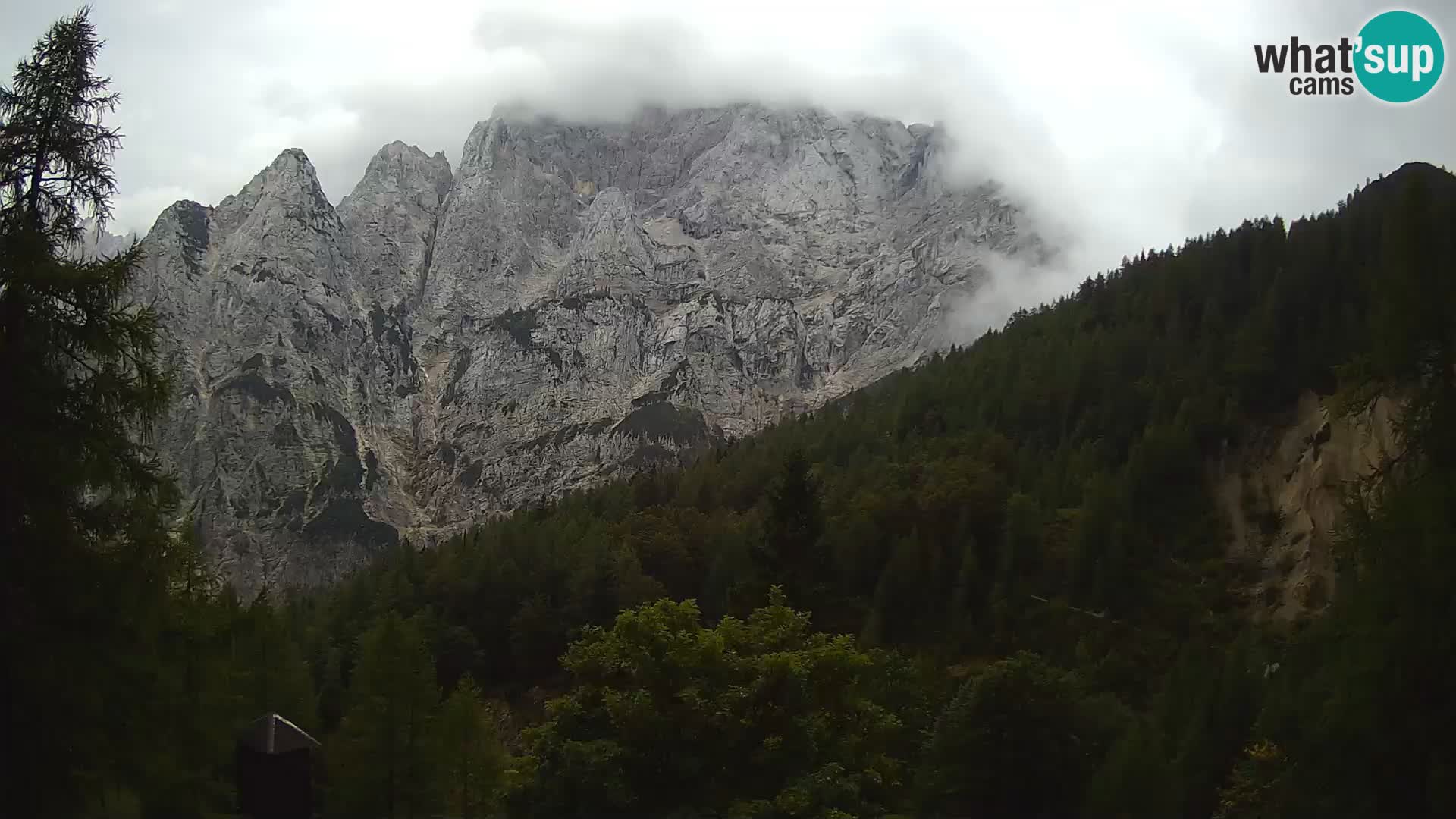 Vršič LIVE webcam casa Erjavčeva – vista sul PRISOJNIK – Slovenia