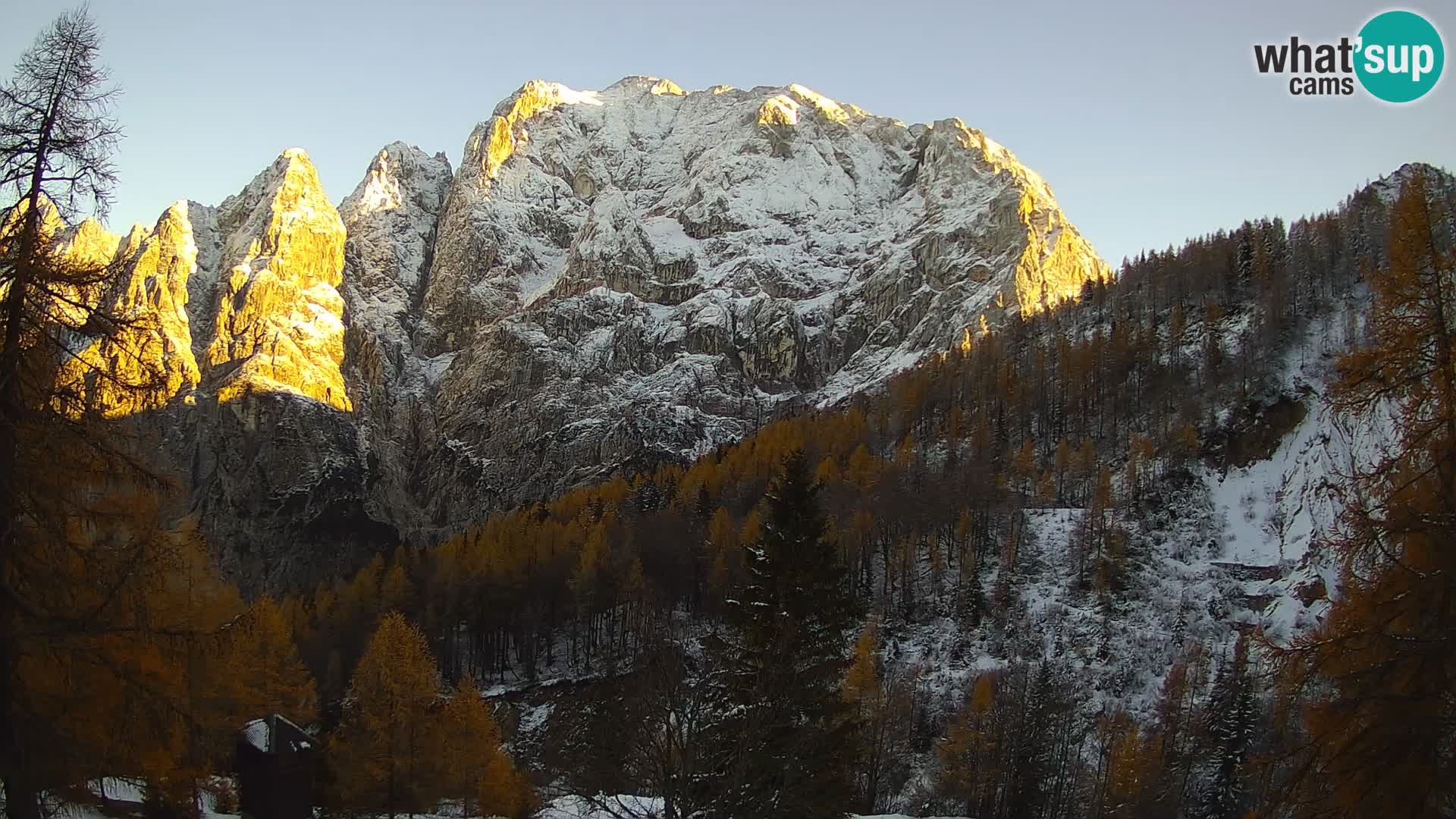 Webcam Vršič LIVE maison Erjavčeva – vue sur PRISOJNIK – Slovénie