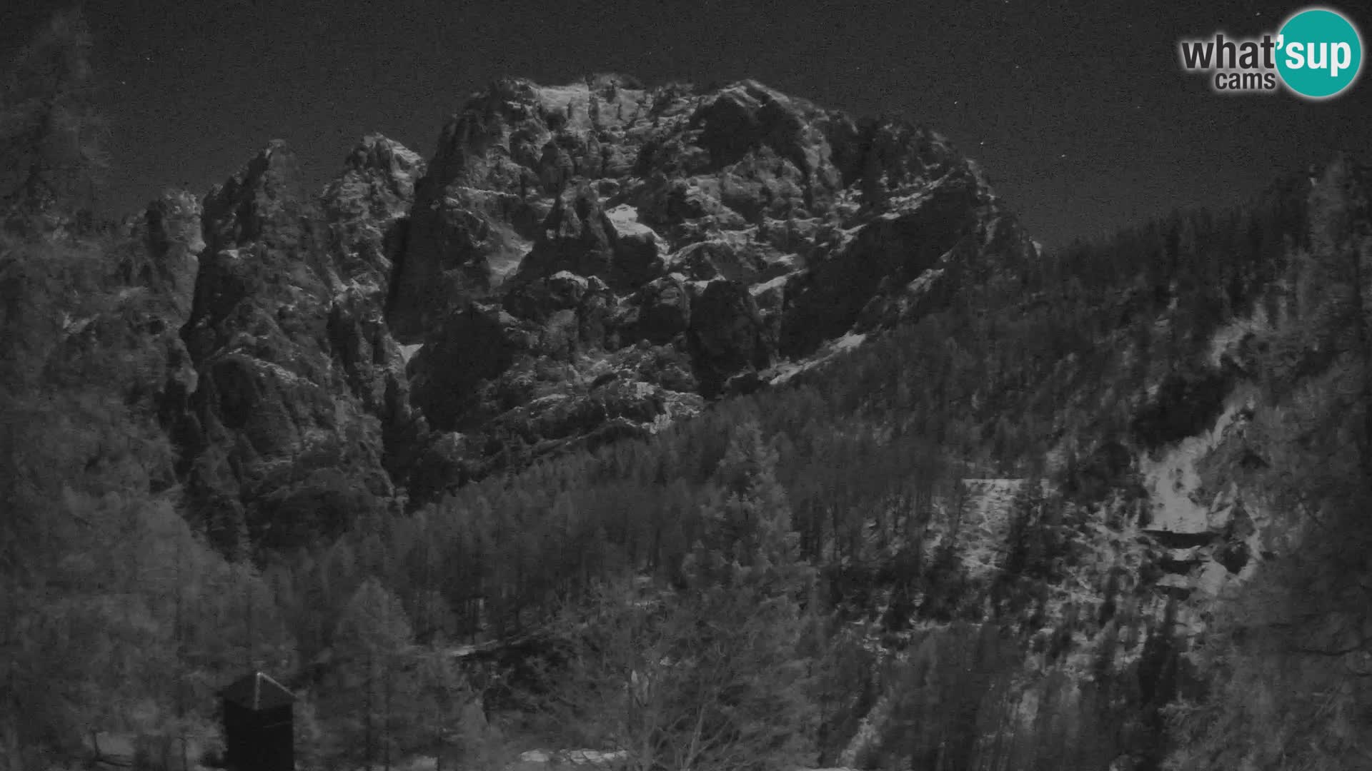 Vršič LIVE webcam casa Erjavčeva – vista sul PRISOJNIK – Slovenia