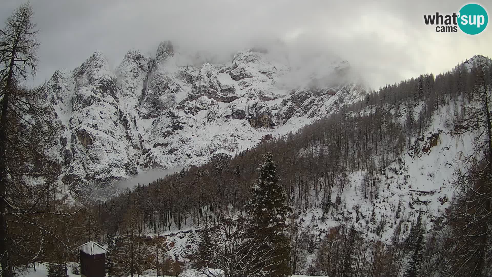 Vršič web kamera Erjavčeva kuća – view to PRISOJNIK – Slovenija