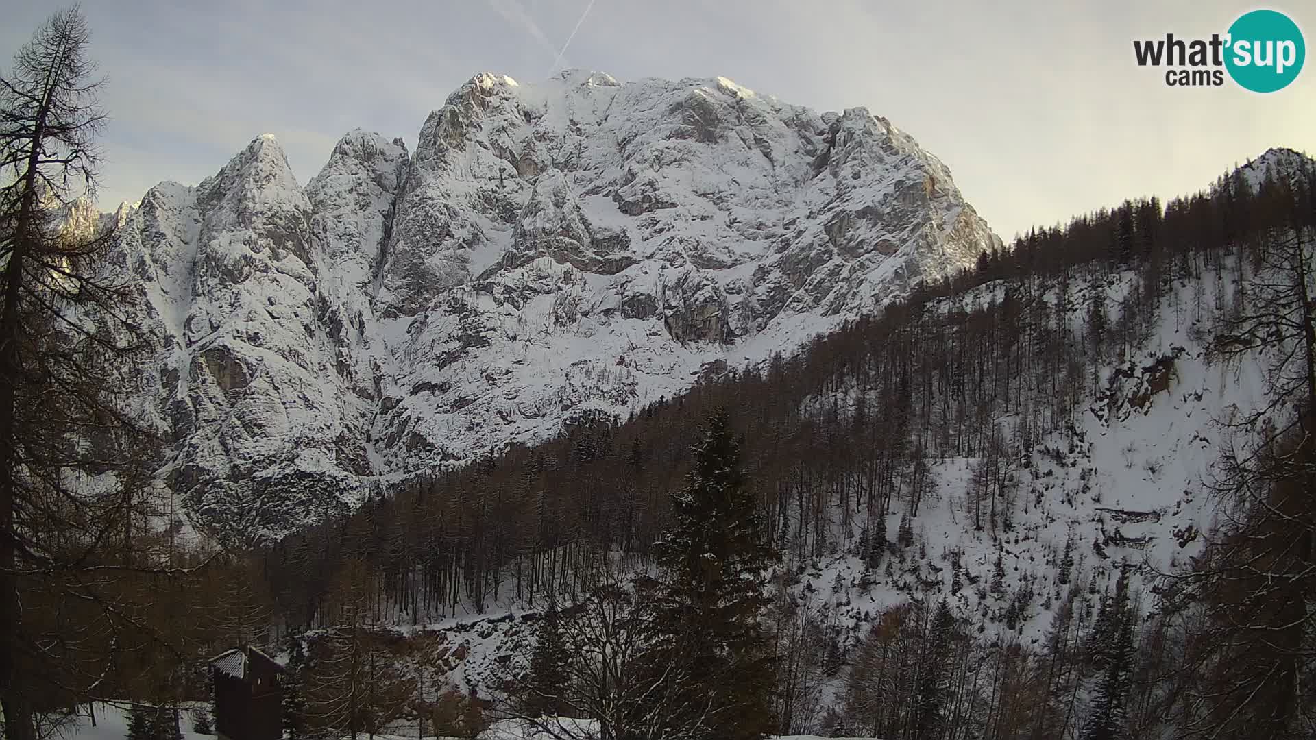 Vršič web kamera Erjavčeva kuća – view to PRISOJNIK – Slovenija