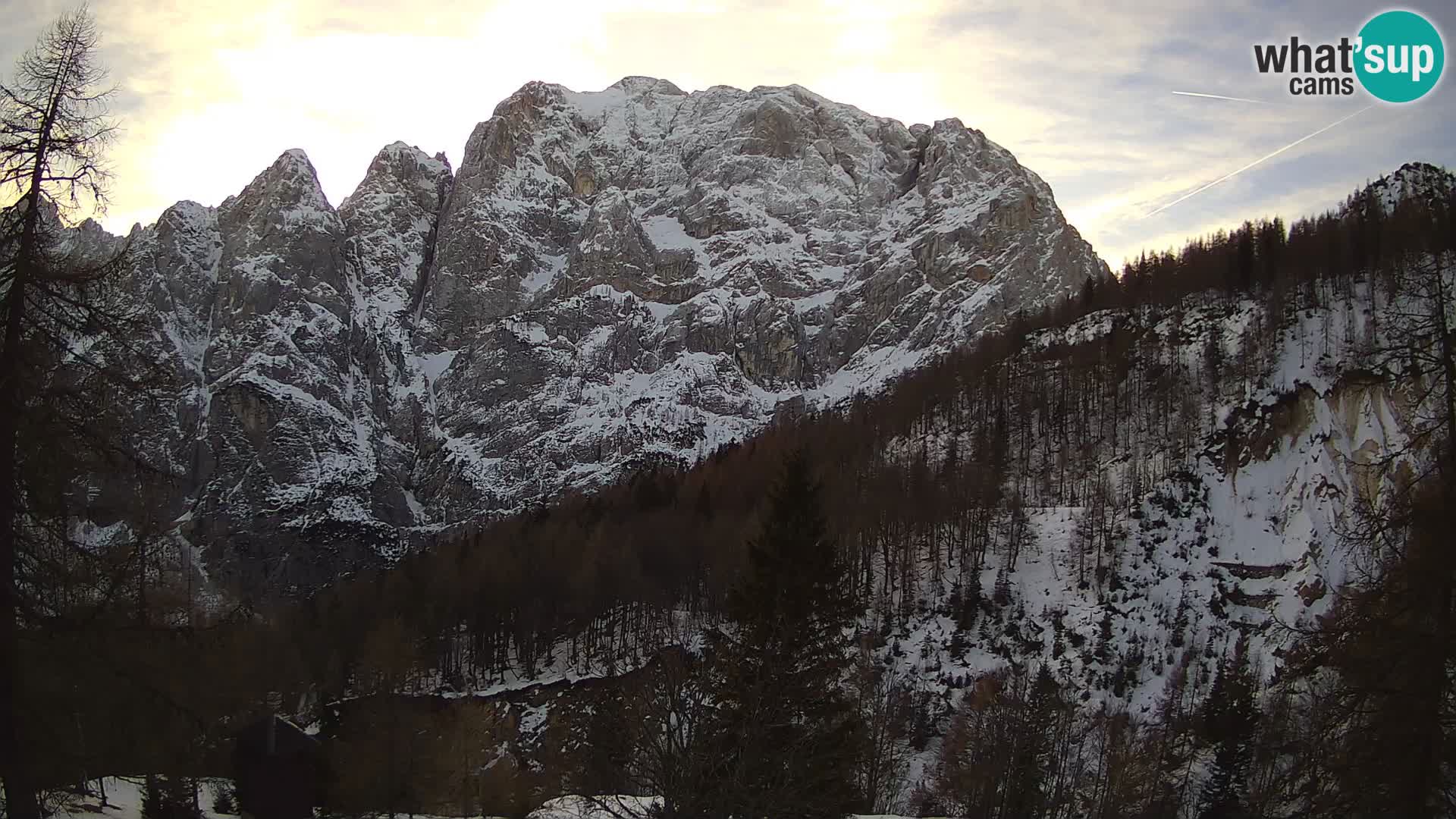 Vršič LIVE webcam casa Erjavčeva – vista sul PRISOJNIK – Slovenia