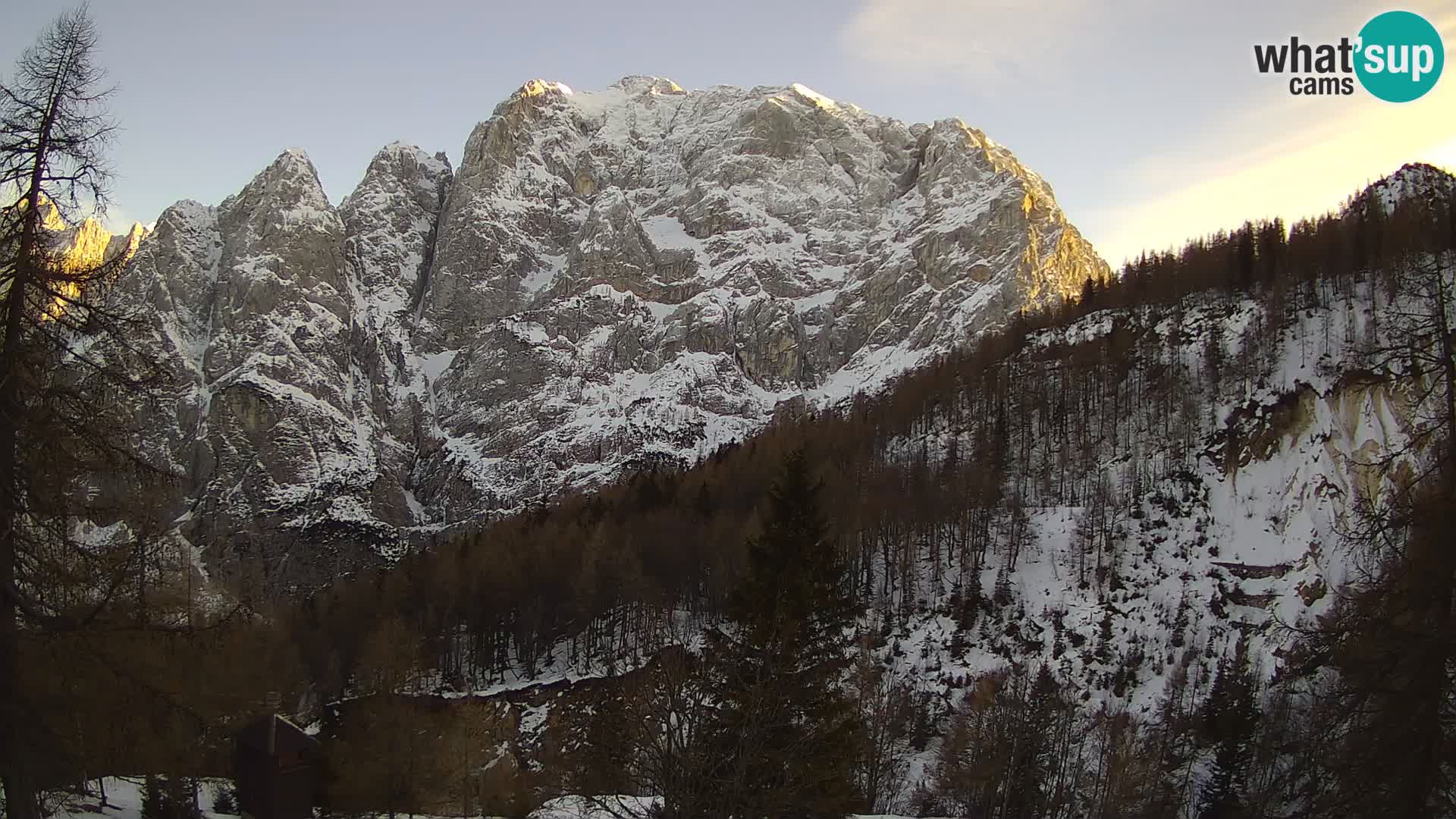 Webcam Vršič LIVE maison Erjavčeva – vue sur PRISOJNIK – Slovénie