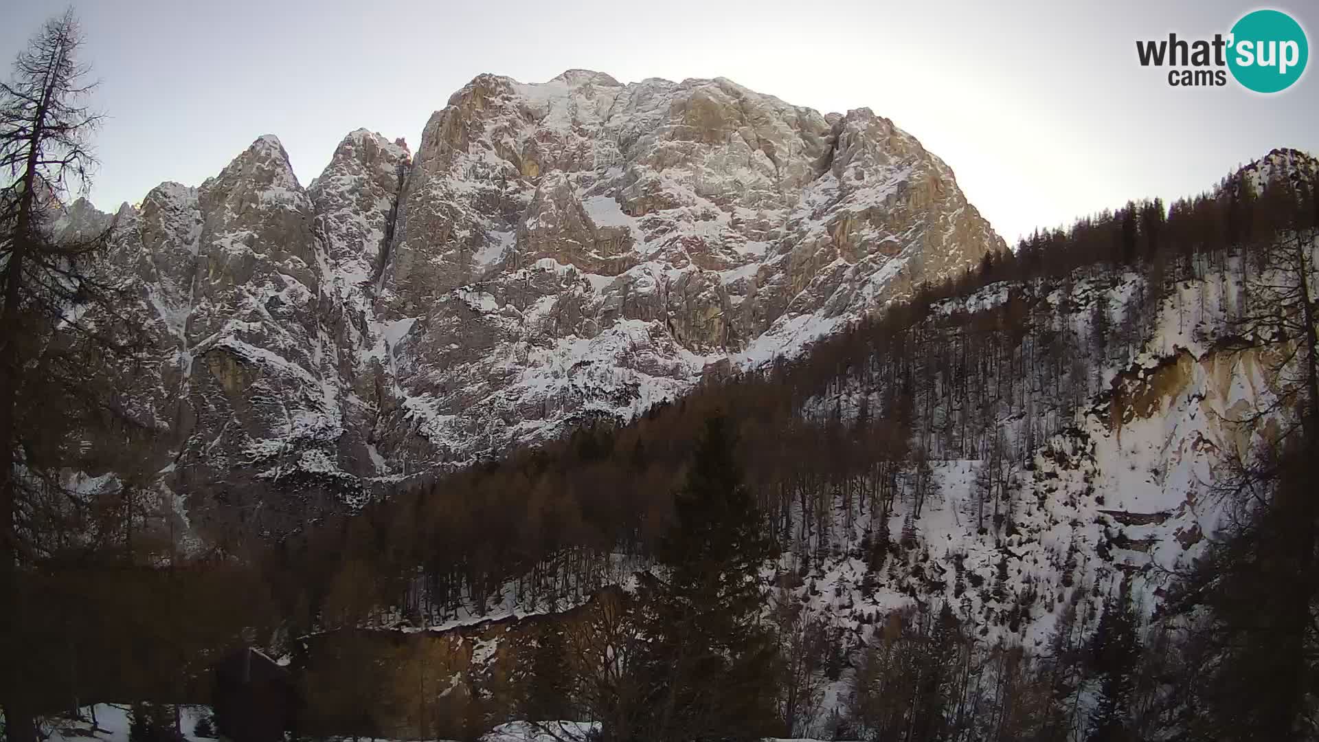 Vršič camera en vivo Casa Erjavčeva – vista a PRISOJNIK – Eslovenia