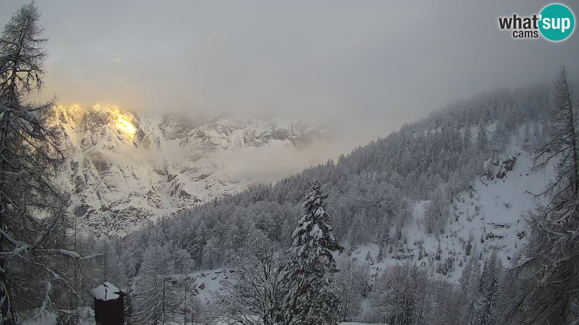 Vršič LIVE webcam casa Erjavčeva – vista sul PRISOJNIK – Slovenia