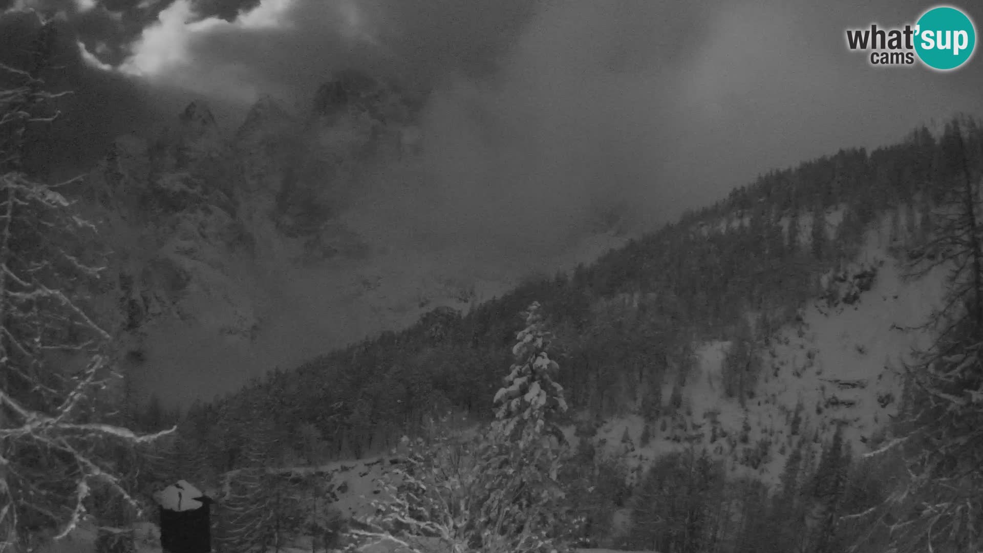 Vršič camera en vivo Casa Erjavčeva – vista a PRISOJNIK – Eslovenia