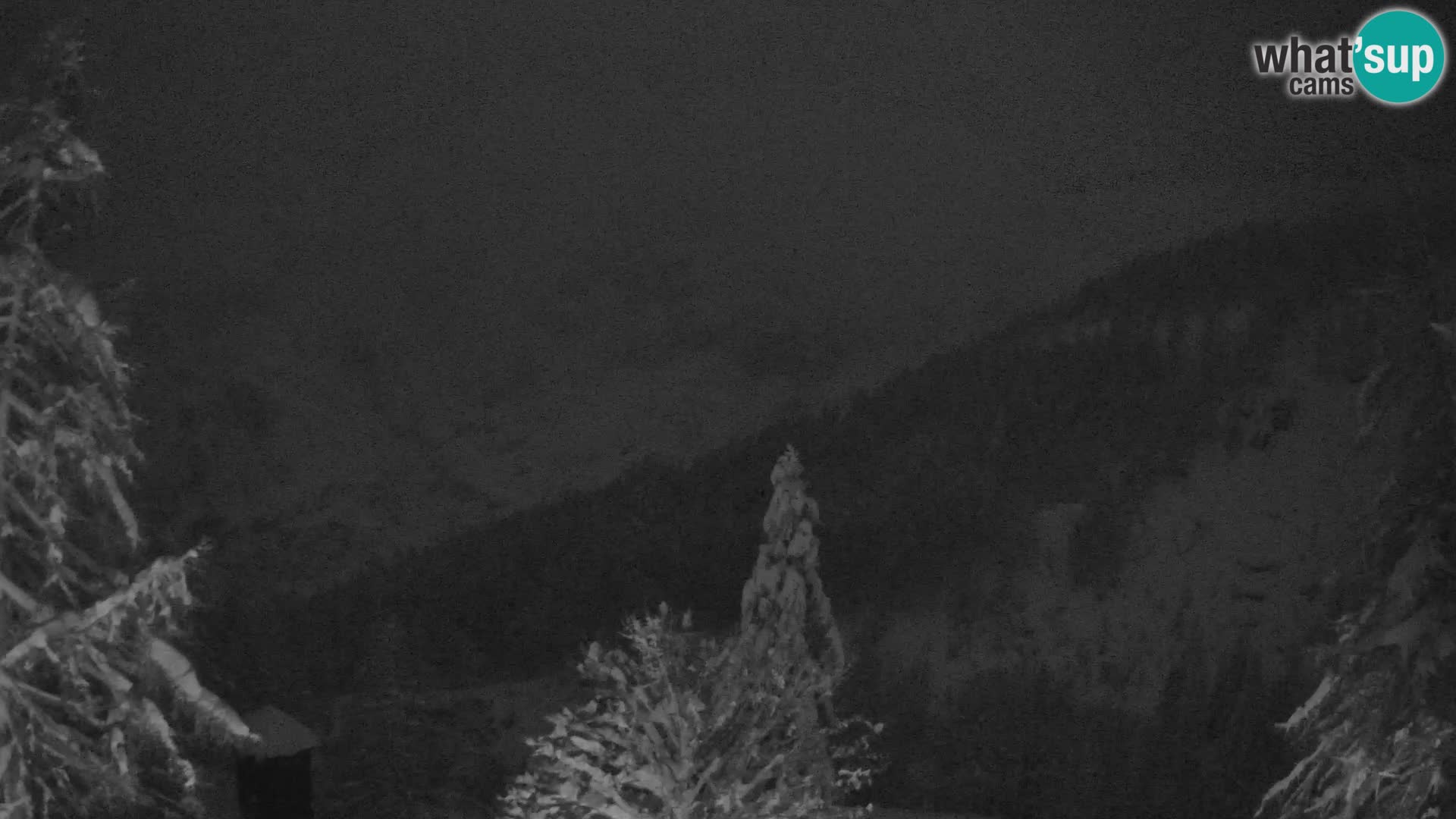 Vršič LIVE webcam Erjavčeva house – view to PRISOJNIK – Slovenia