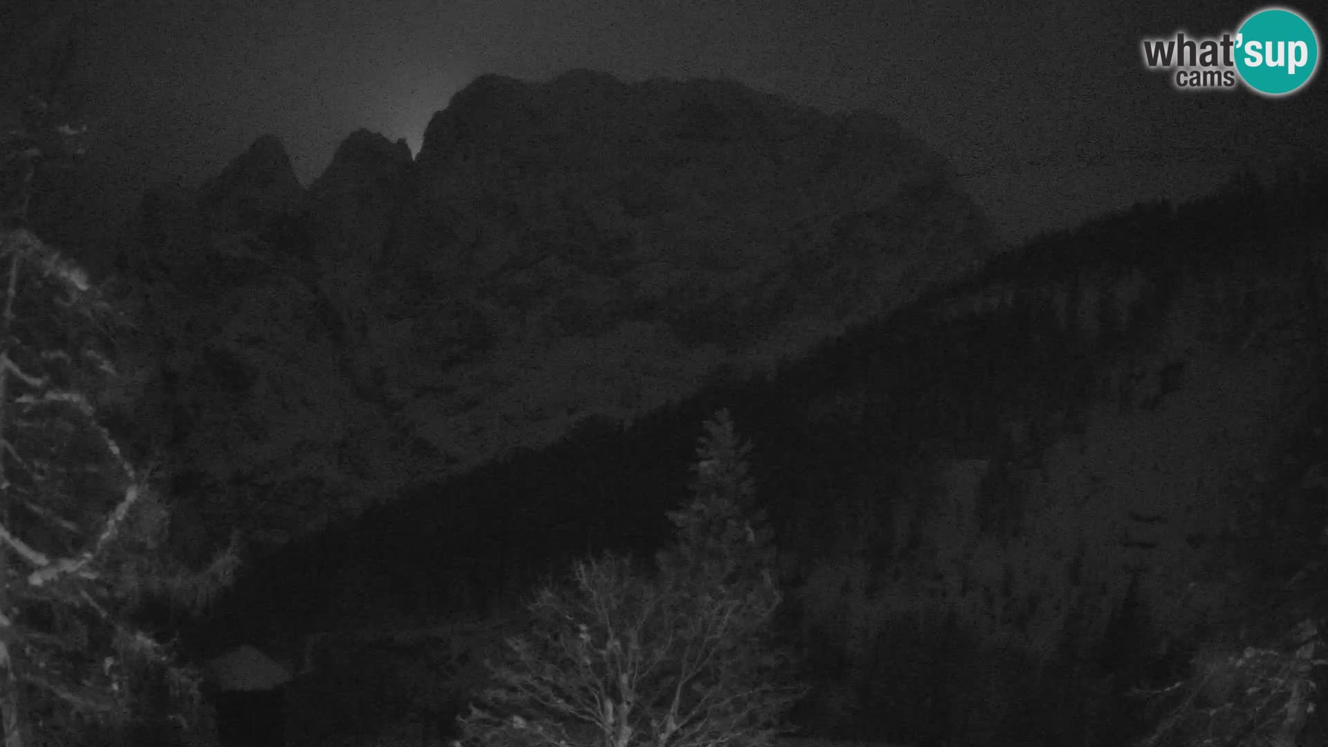 Vršič spletna kamera Erjavčeva hiša – pogled na PRISOJNIK