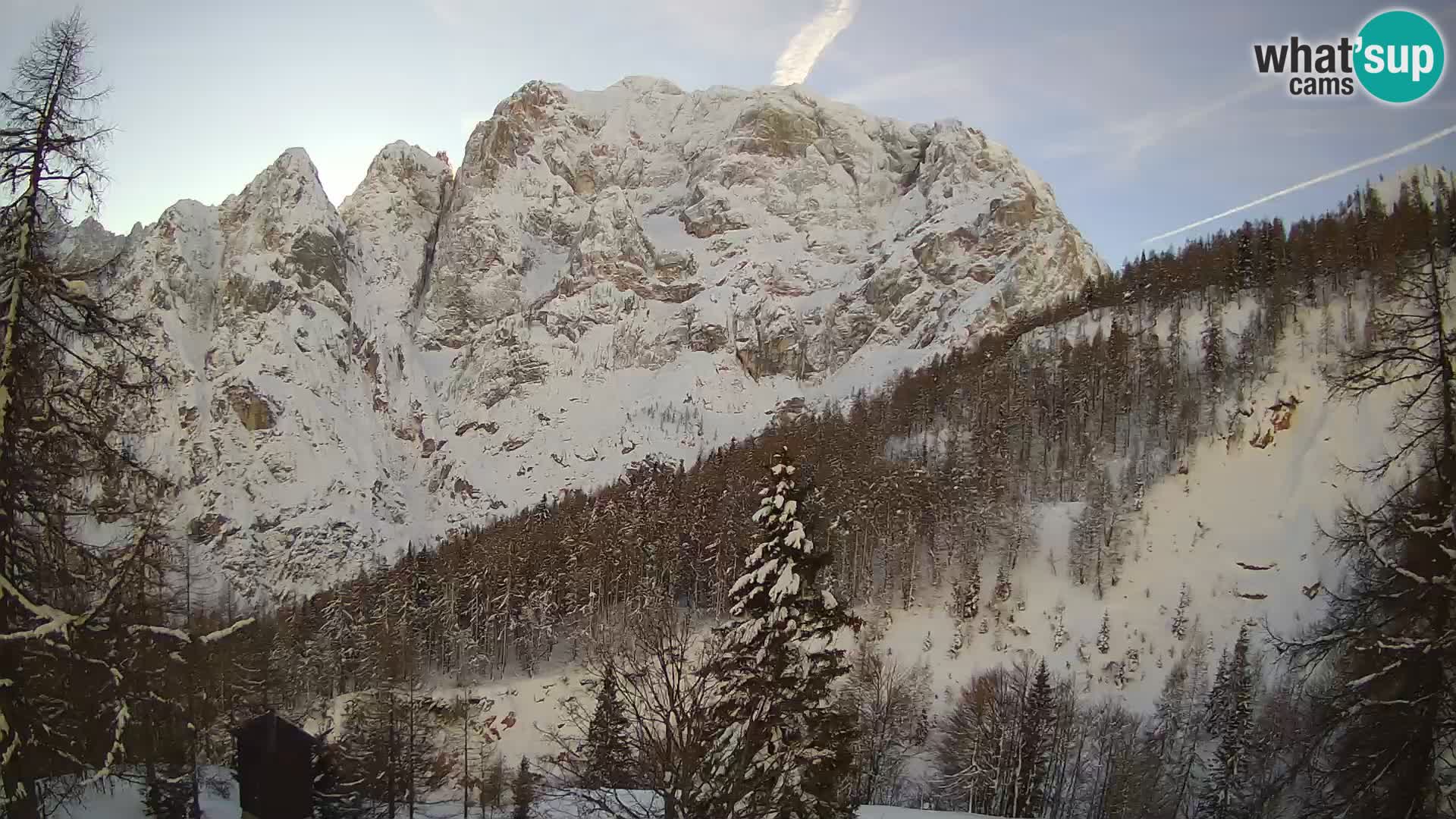 Vršič LIVE webcam casa Erjavčeva – vista sul PRISOJNIK – Slovenia