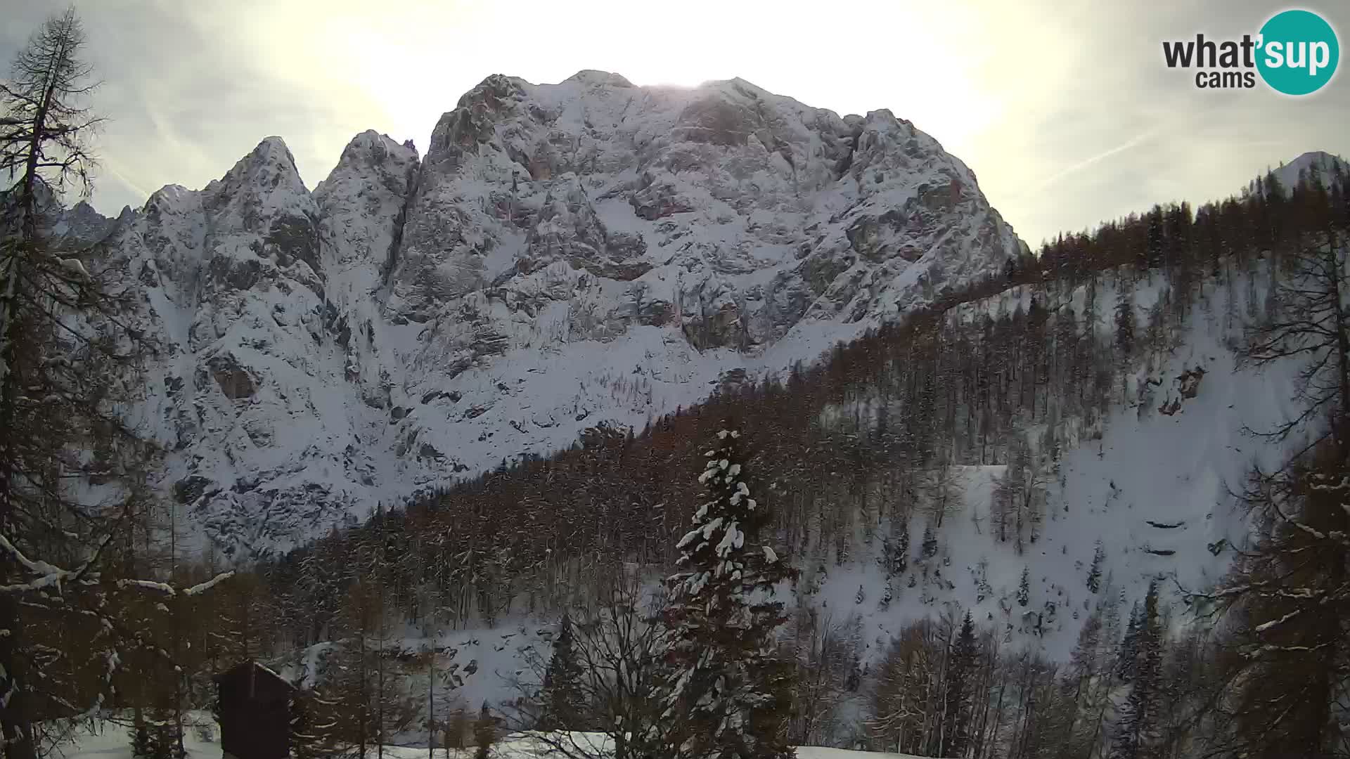 Vršič web kamera Erjavčeva kuća – view to PRISOJNIK – Slovenija