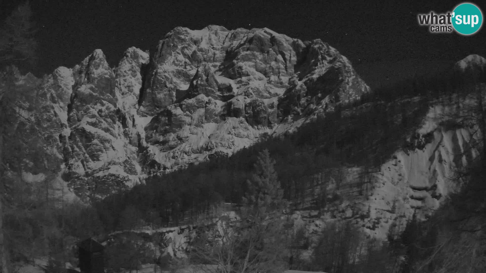 Vršič web kamera Erjavčeva kuća – view to PRISOJNIK – Slovenija