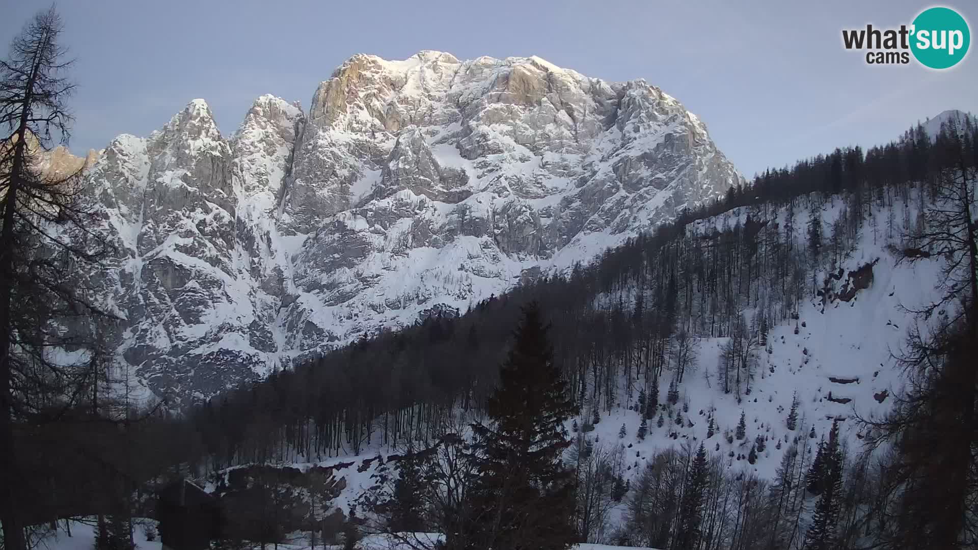 Vršič camera en vivo Casa Erjavčeva – vista a PRISOJNIK – Eslovenia