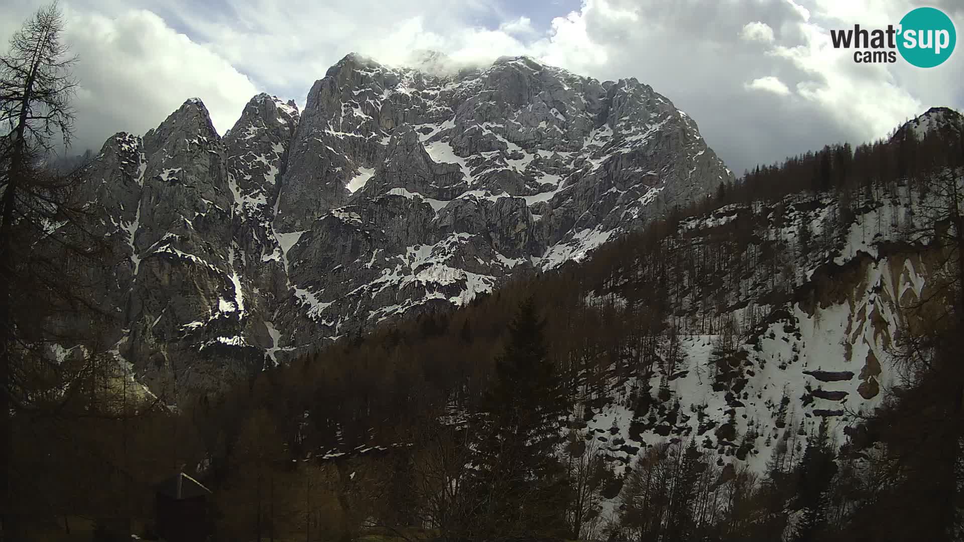 Vršič LIVE webcam Erjavčeva house – view to PRISOJNIK – Slovenia