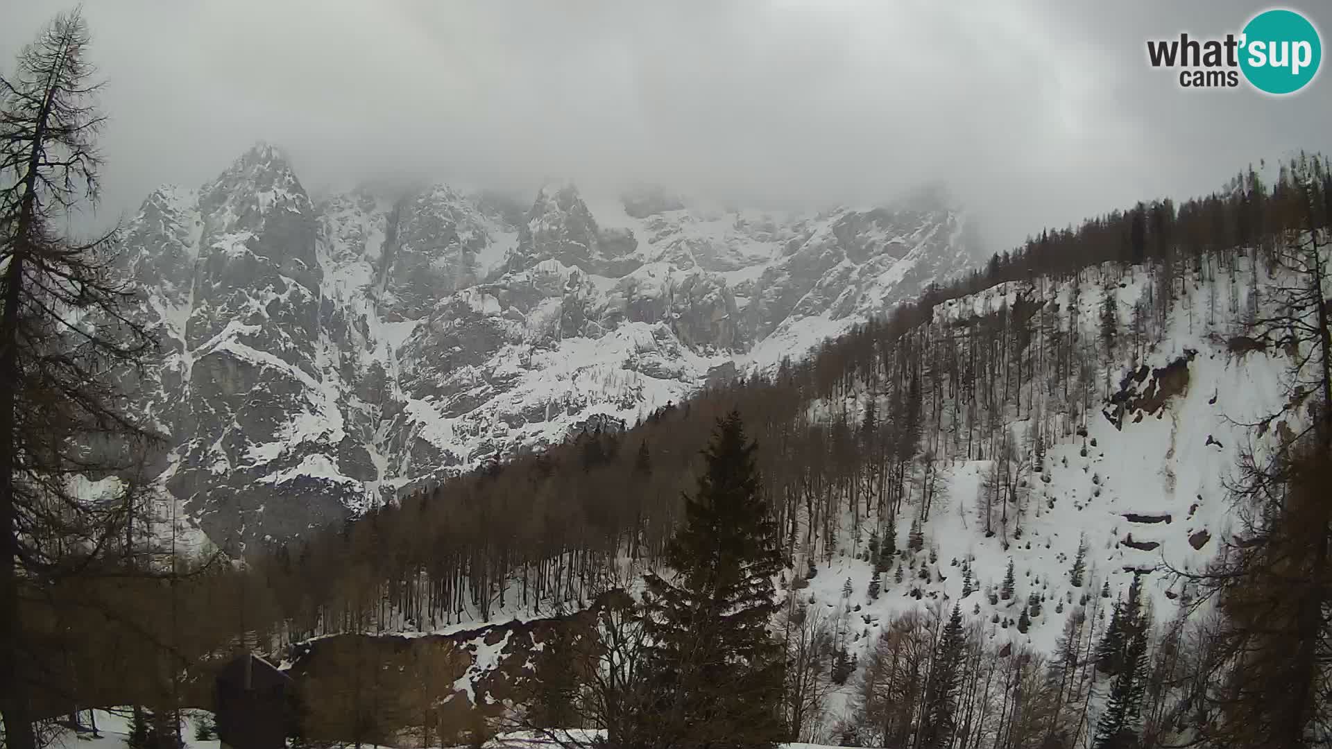 Vršič LIVE webcam Erjavčeva house – view to PRISOJNIK – Slovenia