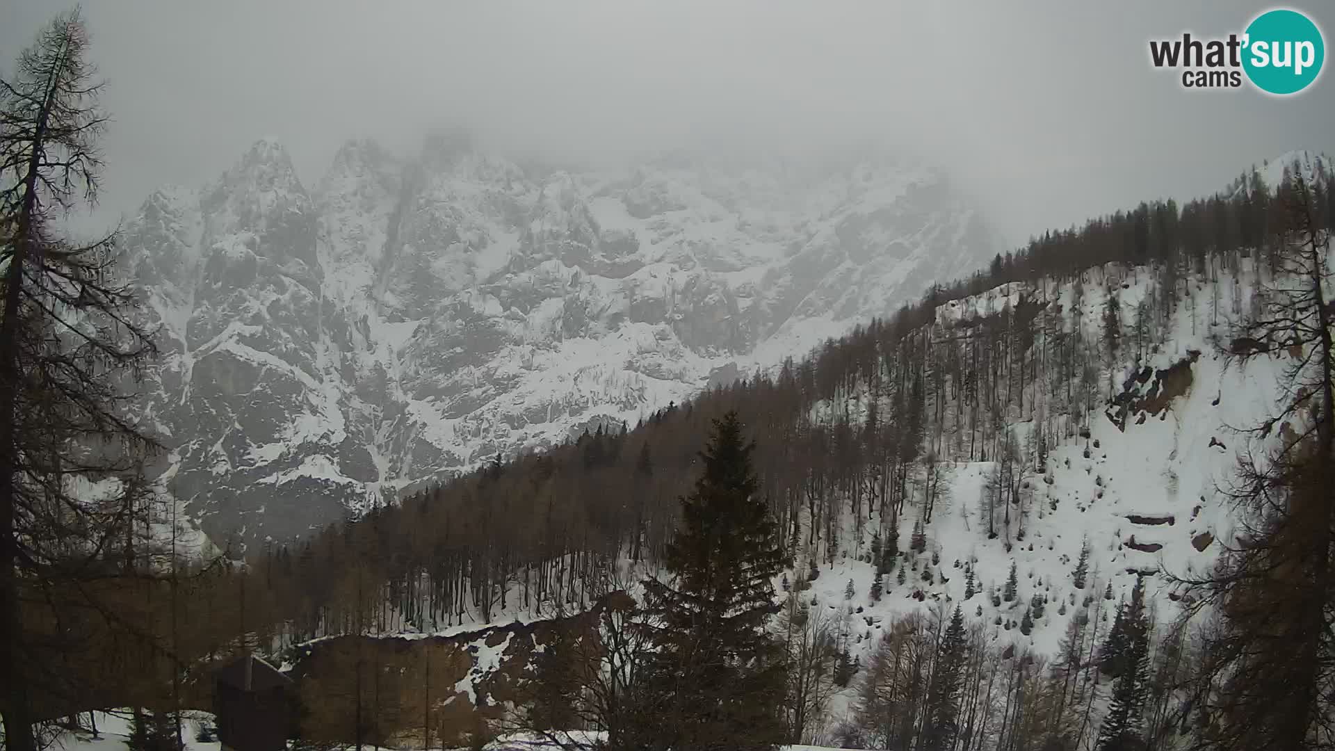 Vršič LIVE webcam casa Erjavčeva – vista sul PRISOJNIK – Slovenia