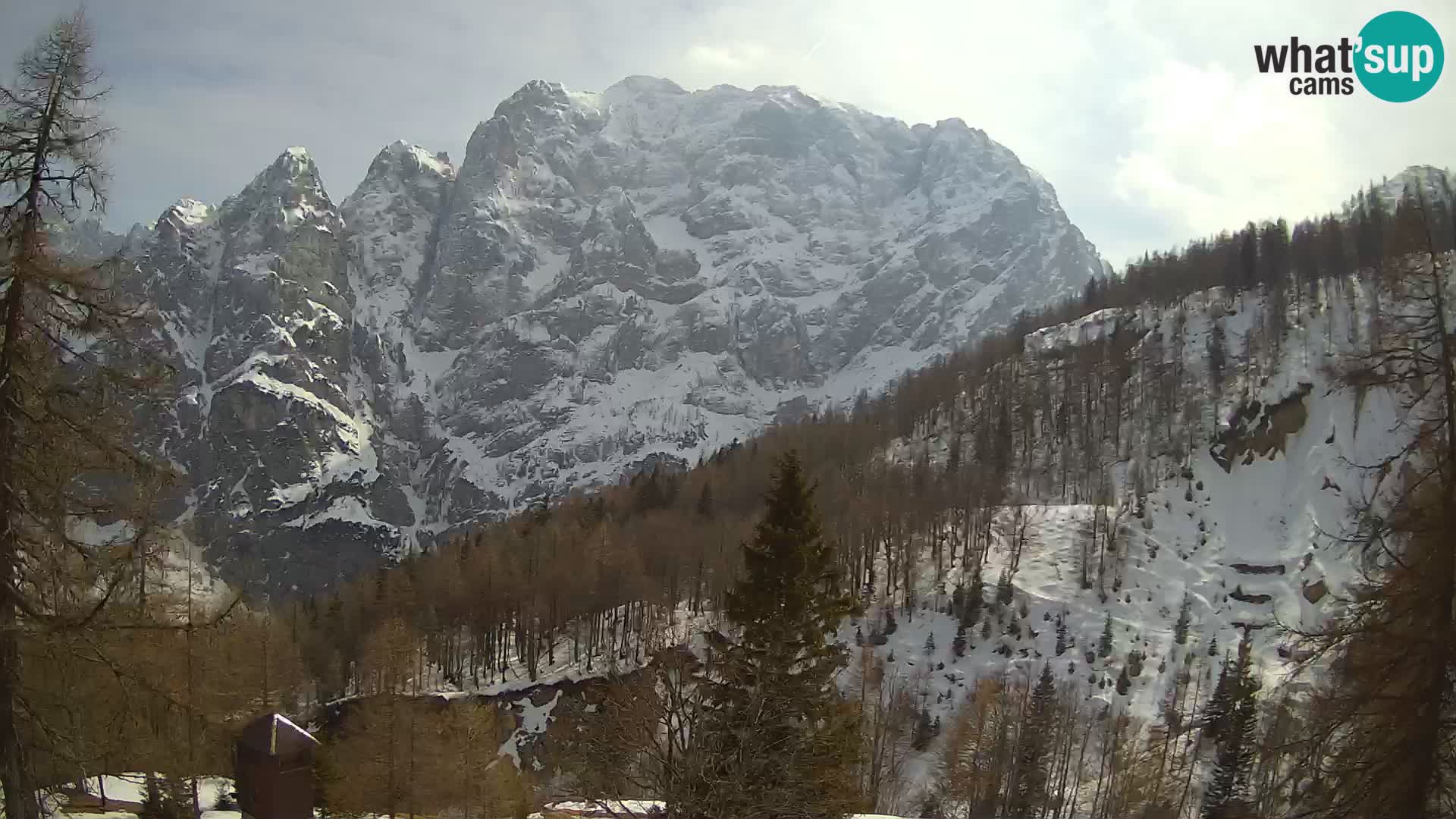 Vršič LIVE webcam Erjavčeva house – view to PRISOJNIK – Slovenia