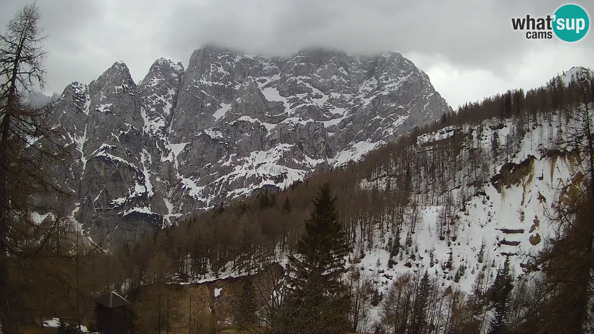Vršič LIVE webcam Erjavčeva house – view to PRISOJNIK – Slovenia