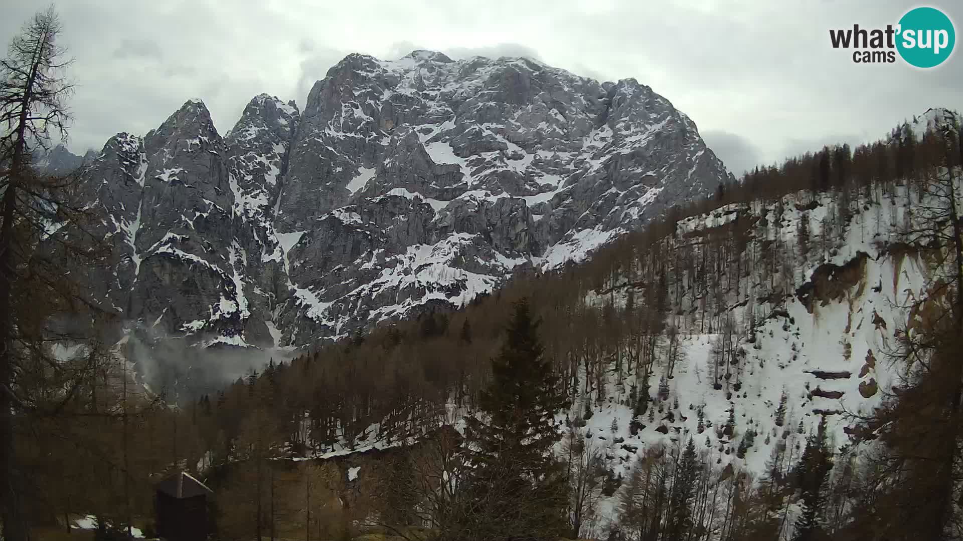 Vršič LIVE webcam casa Erjavčeva – vista sul PRISOJNIK – Slovenia