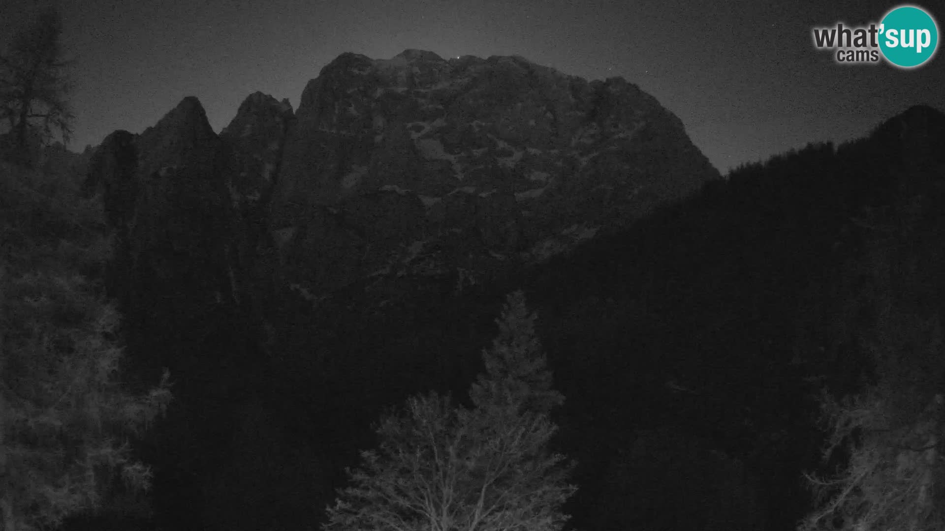 Vršič web kamera Erjavčeva kuća – view to PRISOJNIK – Slovenija