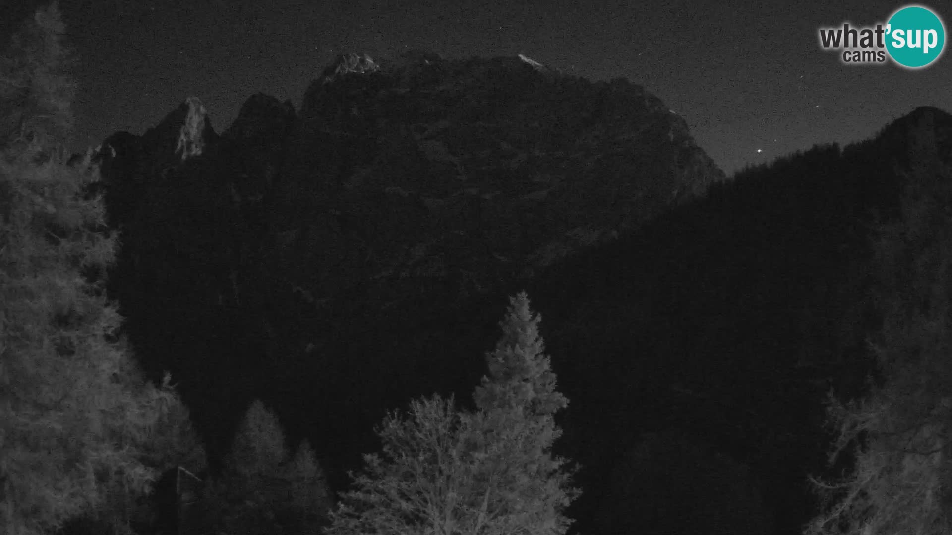Vršič LIVE webcam Erjavčeva house – view to PRISOJNIK – Slovenia