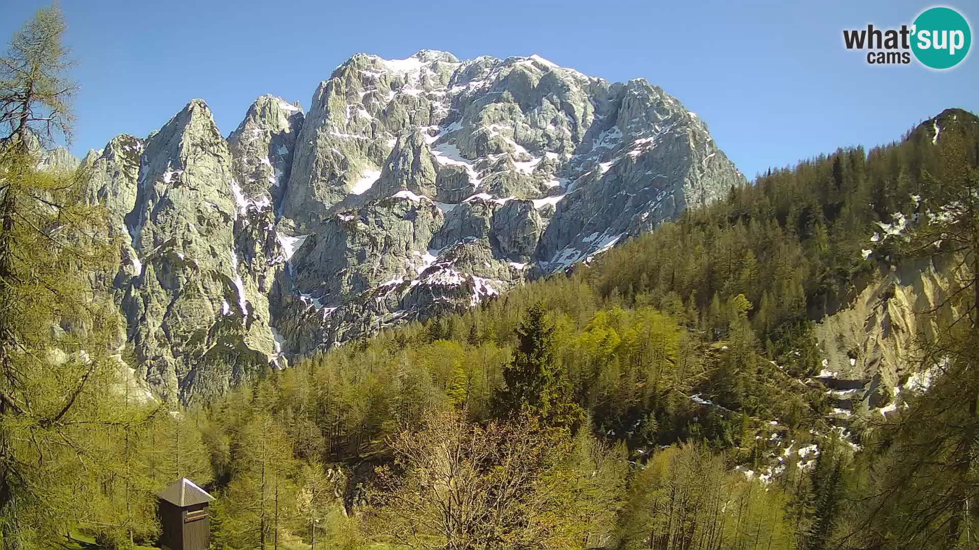 Vršič web kamera Erjavčeva kuća – view to PRISOJNIK – Slovenija