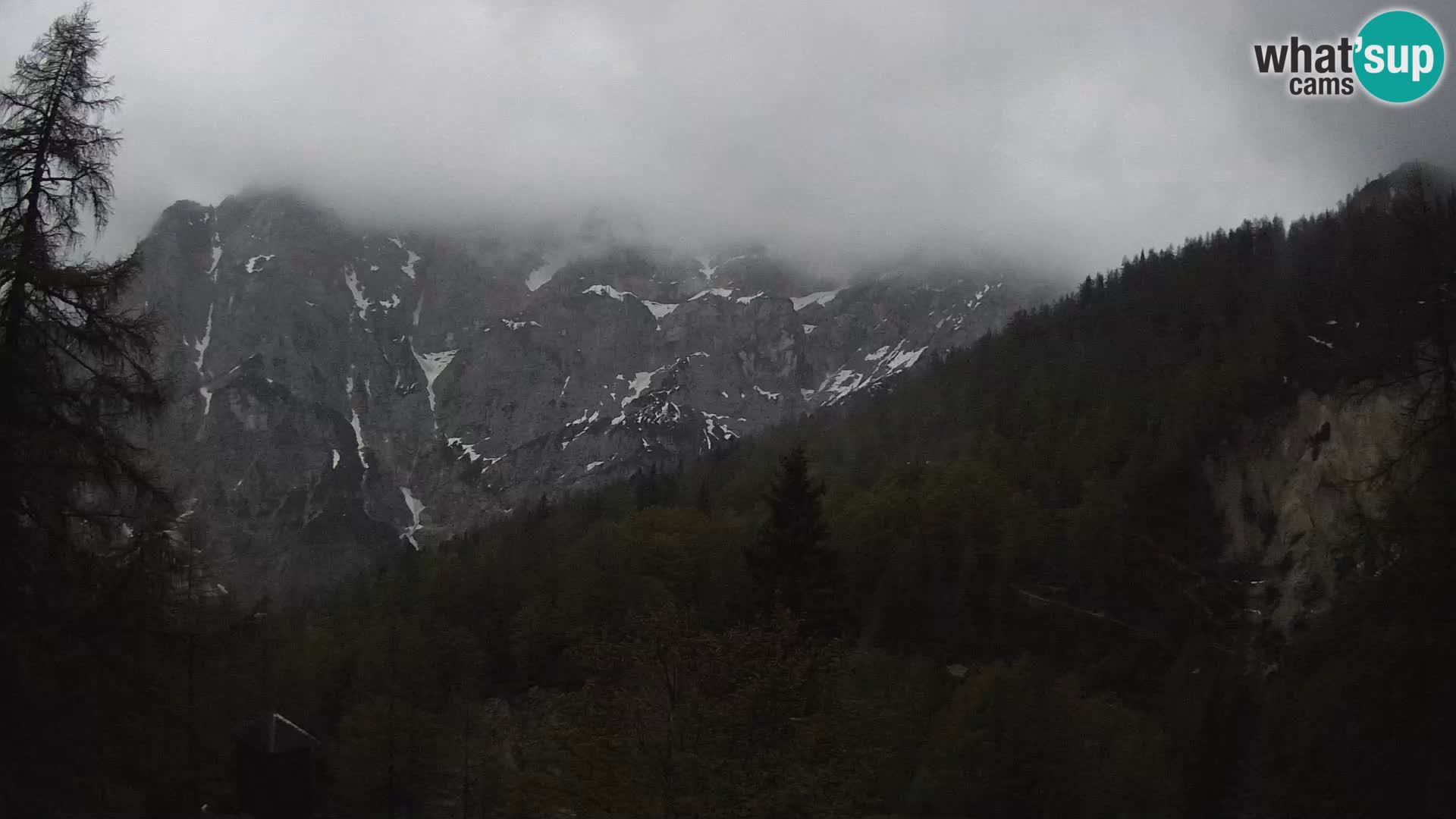 Vršič LIVE webcam Erjavčeva house – view to PRISOJNIK – Slovenia