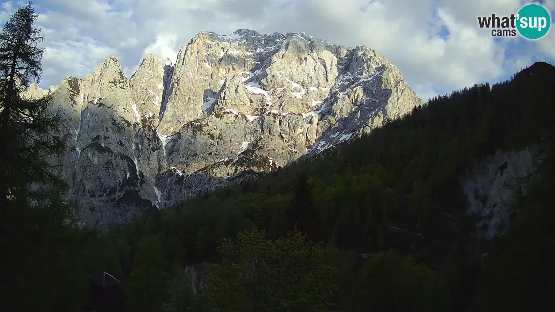 Vršič LIVE Webcam Haus Erjavčeva – Blick auf PRISOJNIK – Slowenien