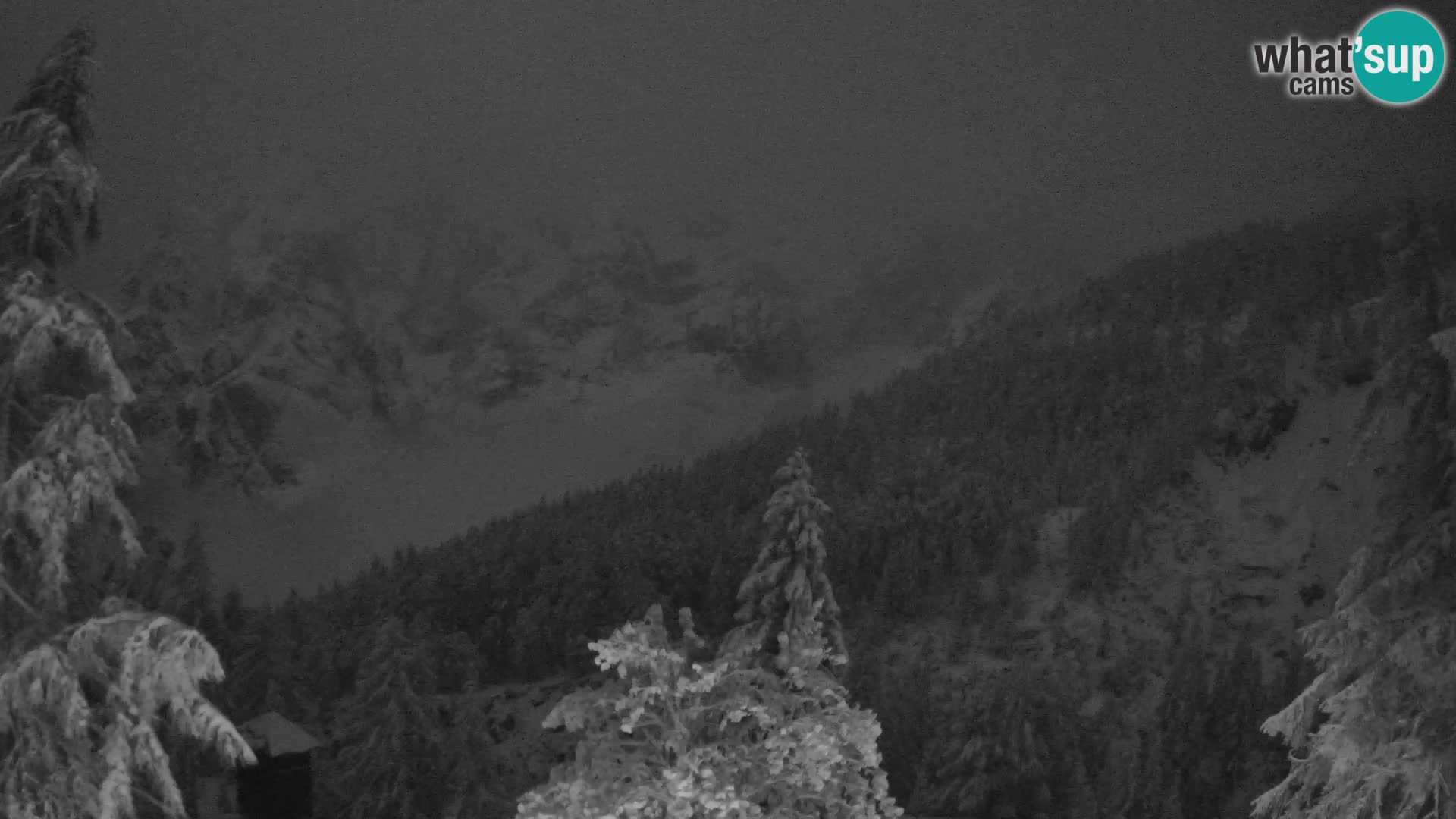 Vršič LIVE webcam casa Erjavčeva – vista sul PRISOJNIK – Slovenia