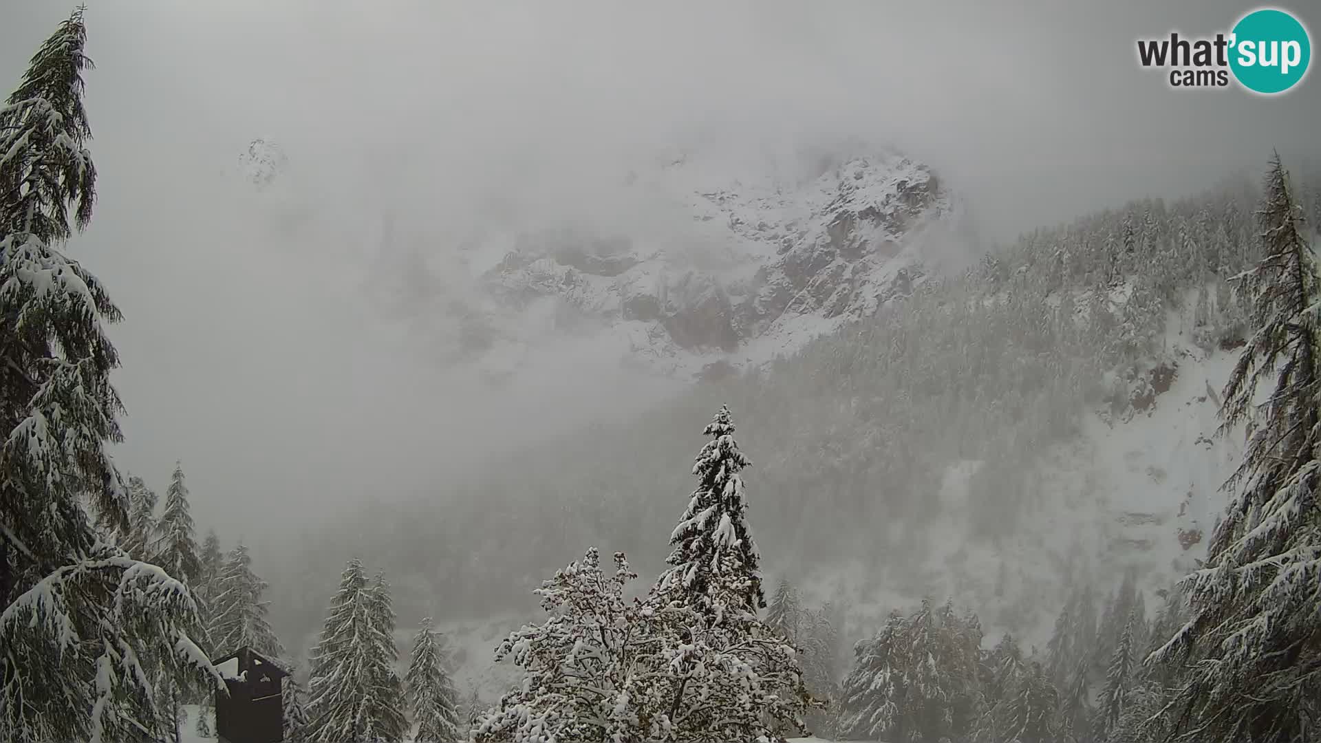 Vršič web kamera Erjavčeva kuća – view to PRISOJNIK – Slovenija