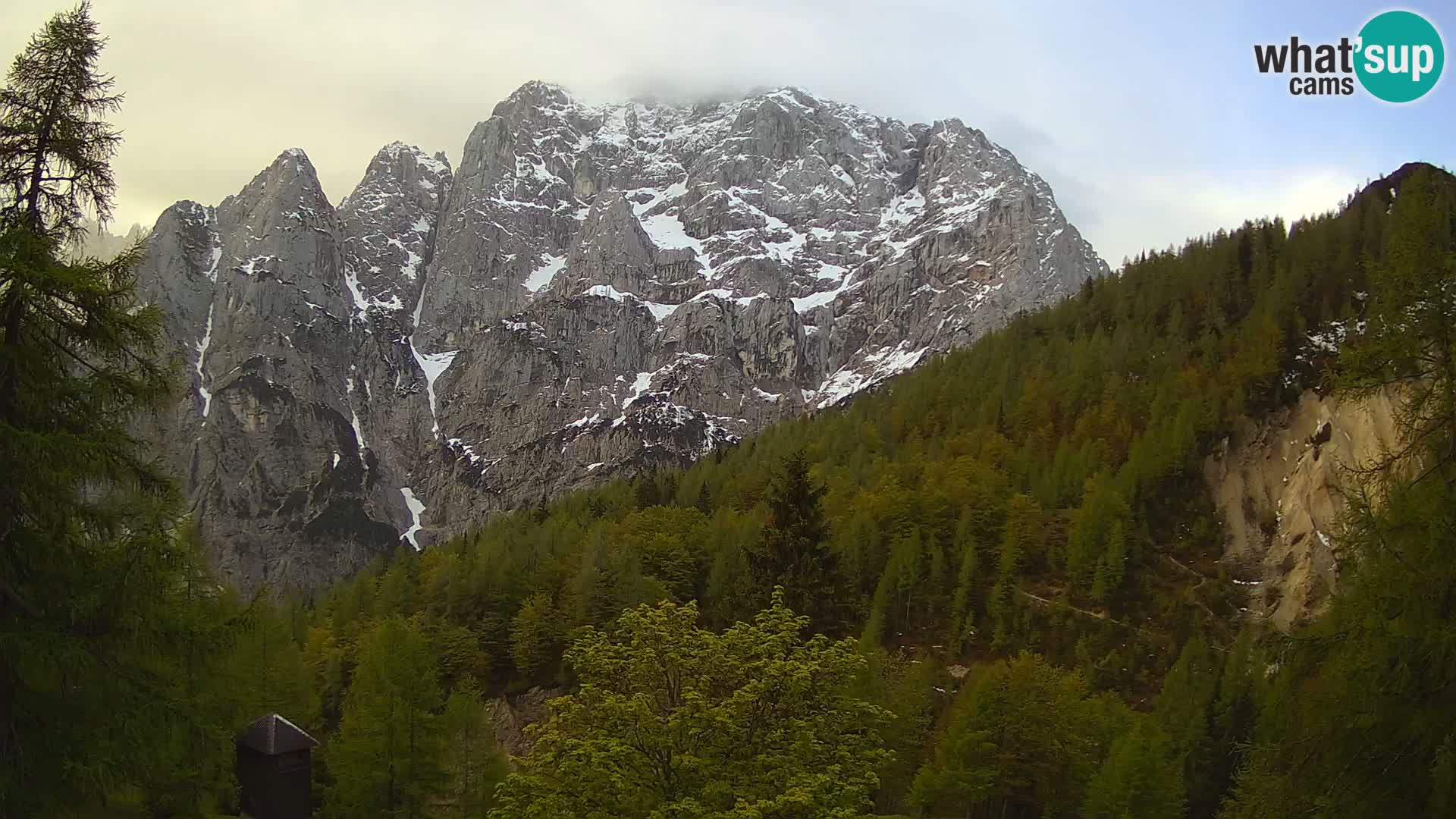 Vršič LIVE webcam Erjavčeva house – view to PRISOJNIK – Slovenia