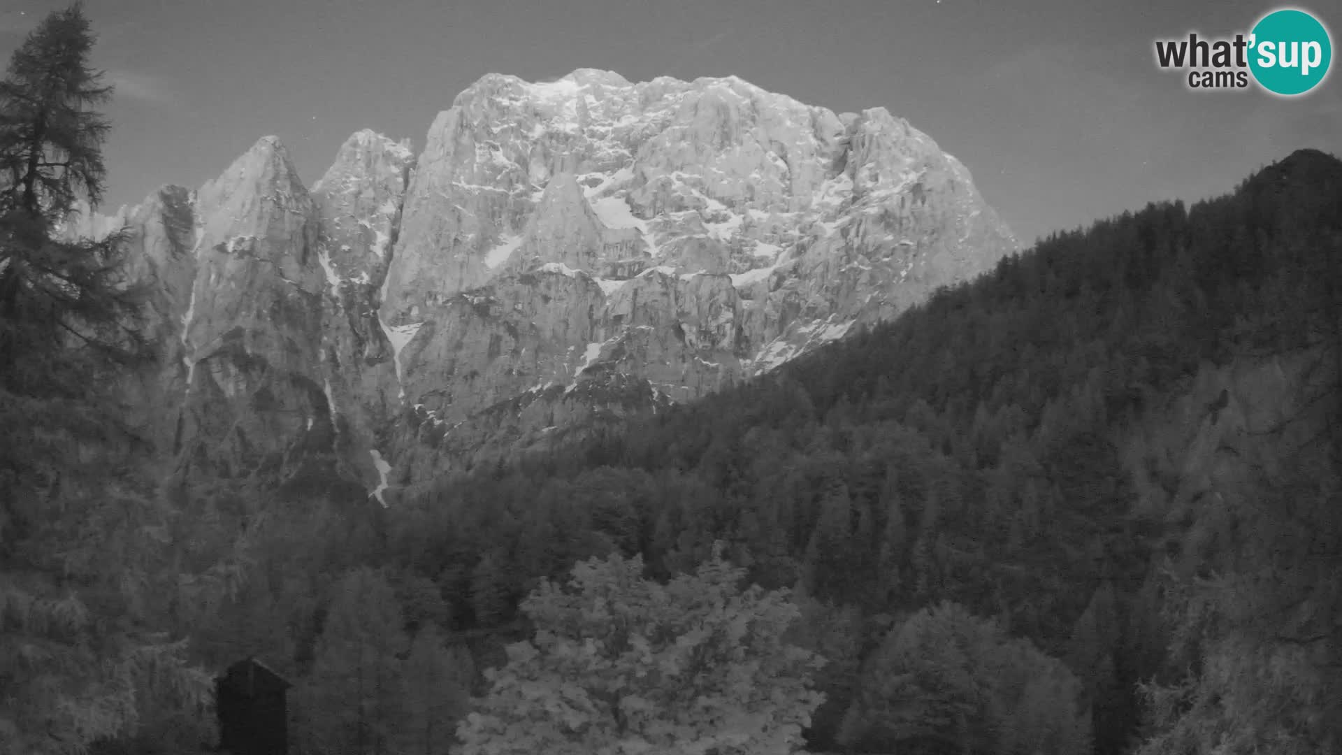 Vršič web kamera Erjavčeva kuća – view to PRISOJNIK – Slovenija