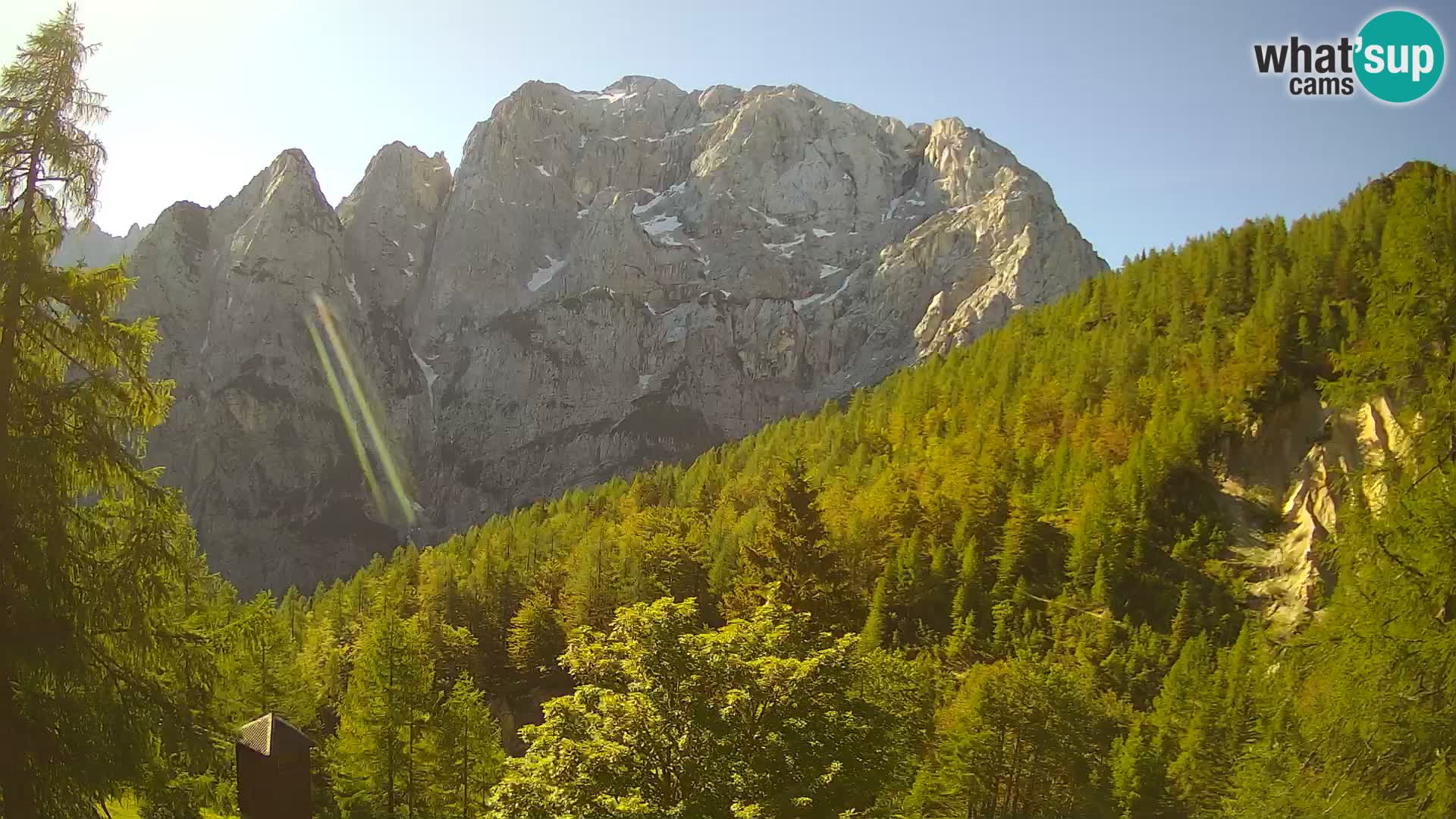 Vršič spletna kamera Erjavčeva hiša – pogled na PRISOJNIK