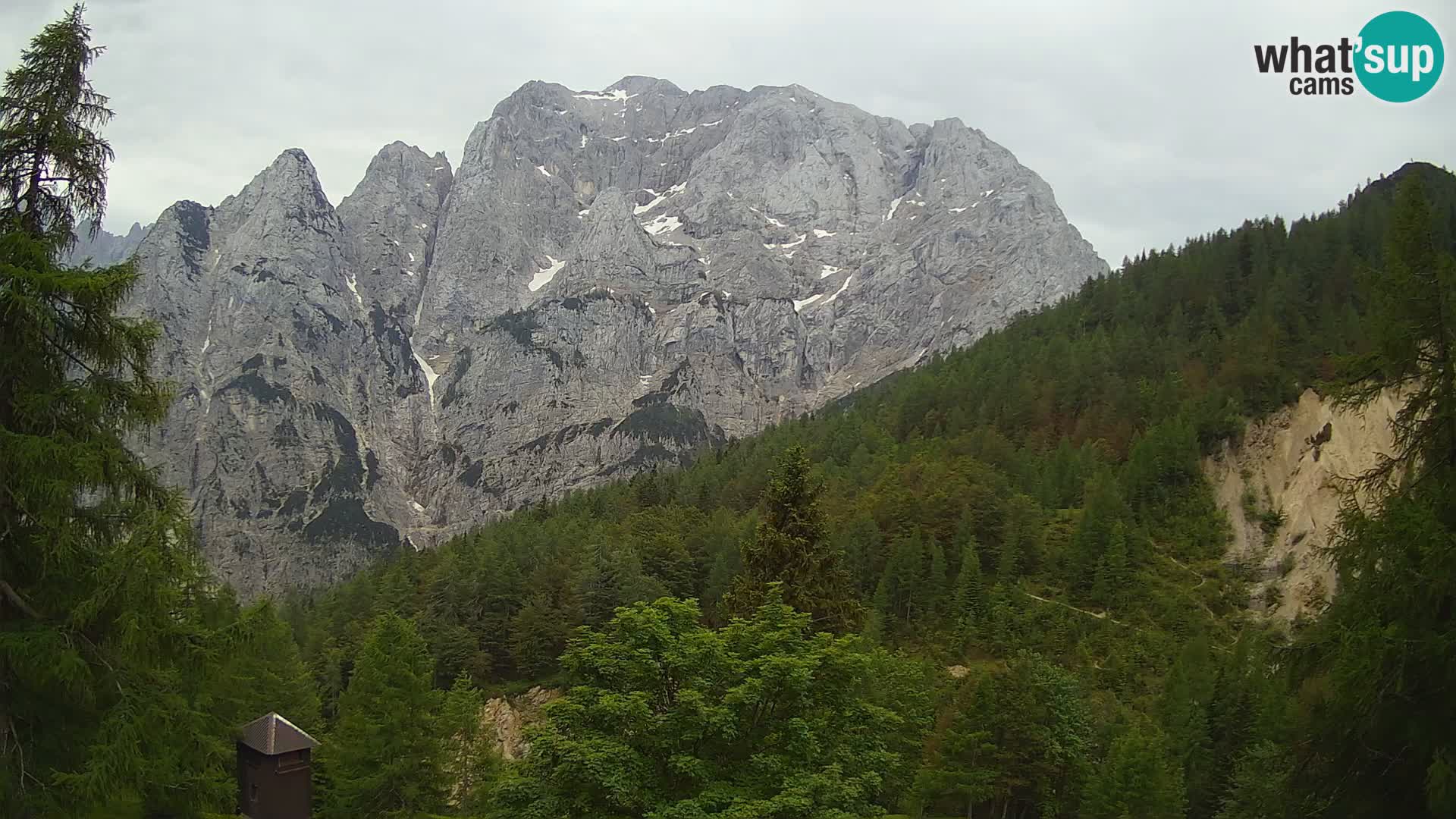 Vršič spletna kamera Erjavčeva hiša – pogled na PRISOJNIK