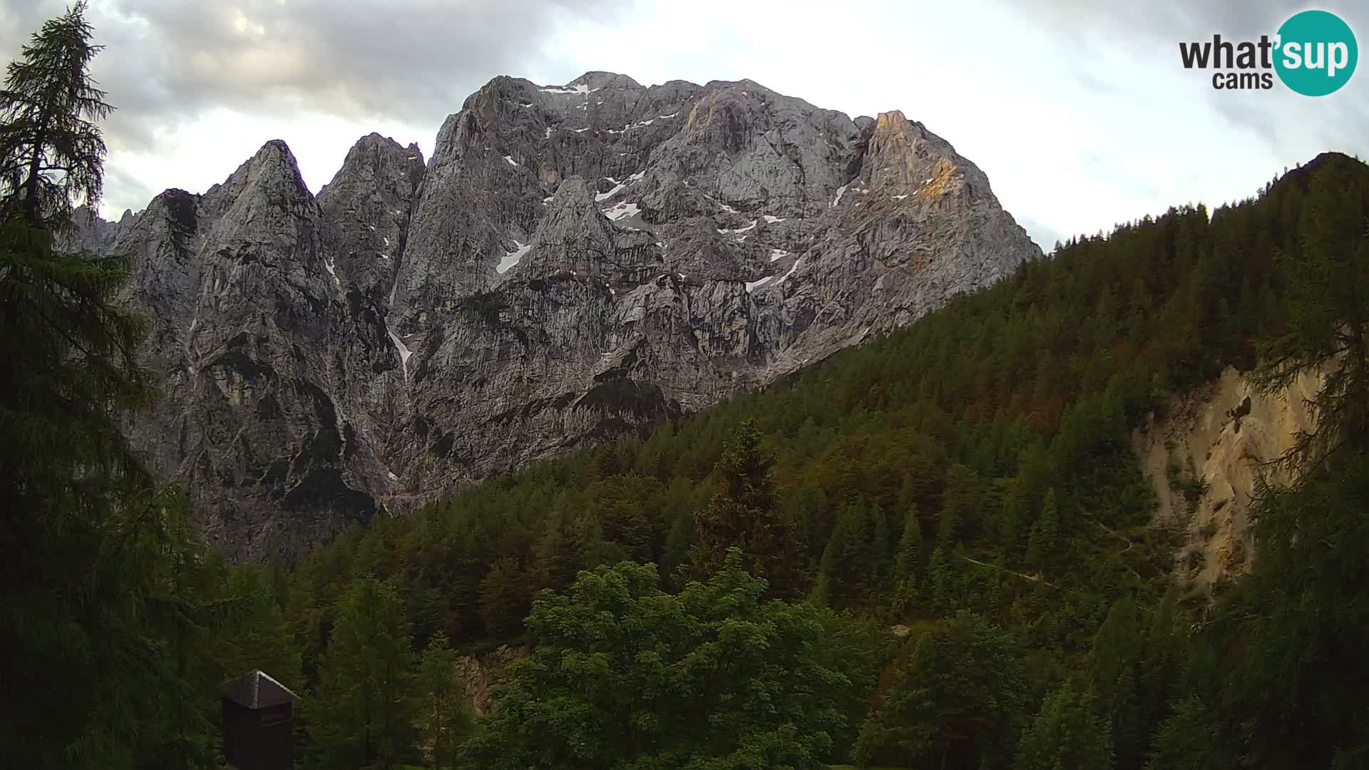 Vršič web kamera Erjavčeva kuća – view to PRISOJNIK – Slovenija