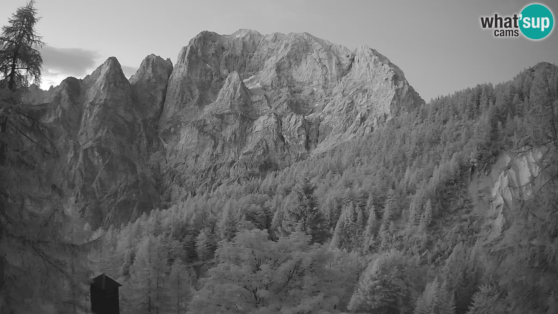 Vršič LIVE Webcam Haus Erjavčeva – Blick auf PRISOJNIK – Slowenien