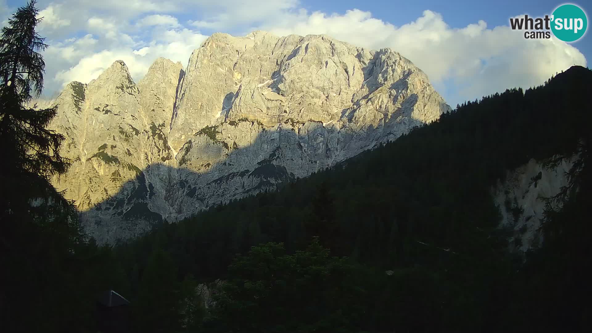 Webcam Vršič LIVE maison Erjavčeva – vue sur PRISOJNIK – Slovénie