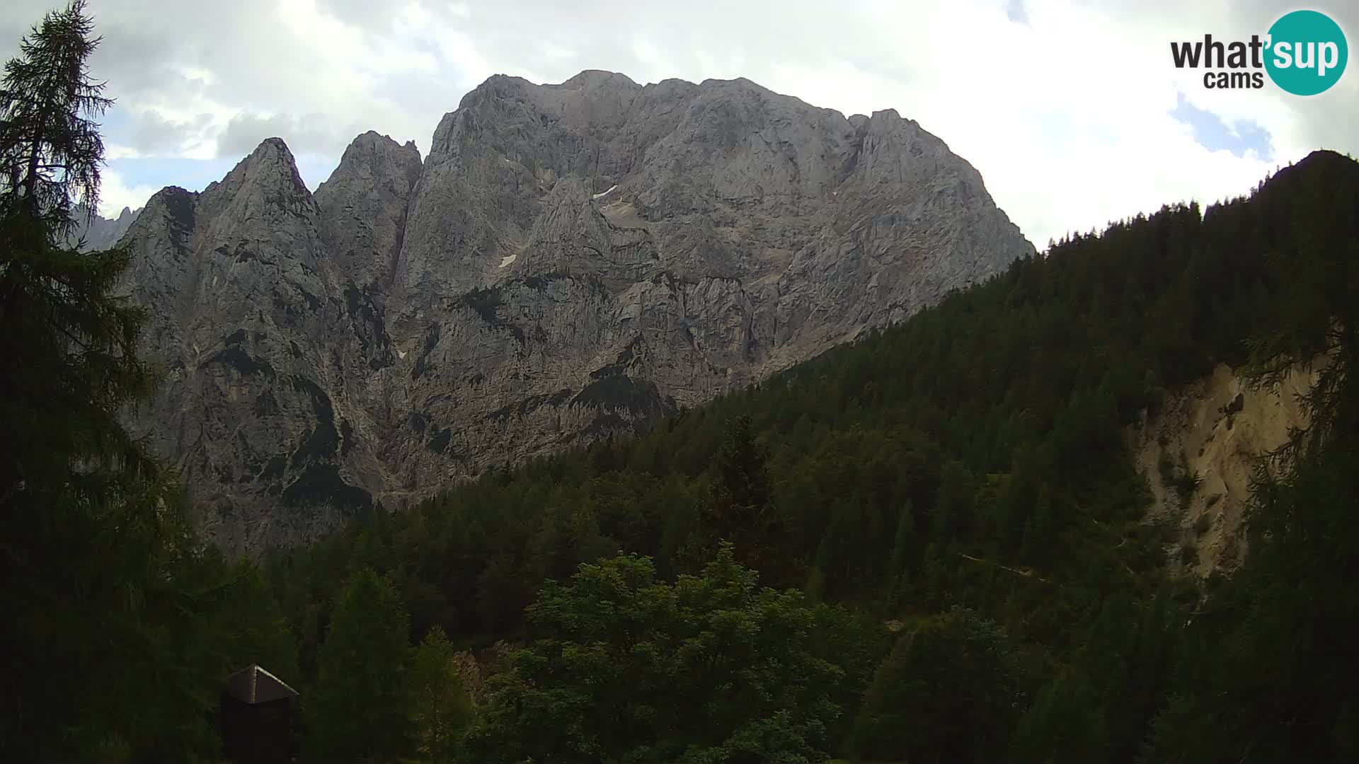 Vršič web kamera Erjavčeva kuća – view to PRISOJNIK – Slovenija