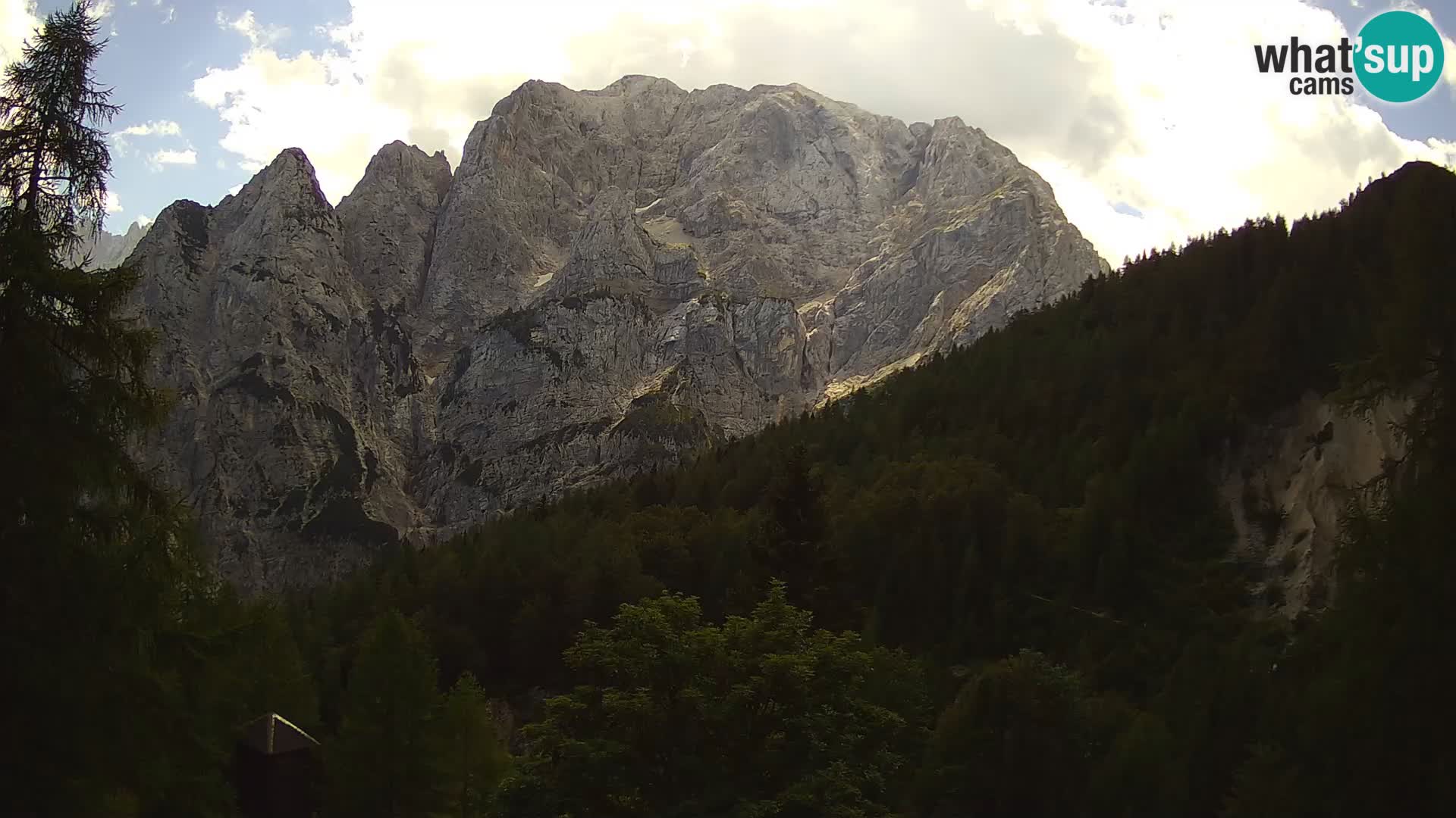 Webcam Vršič LIVE maison Erjavčeva – vue sur PRISOJNIK – Slovénie