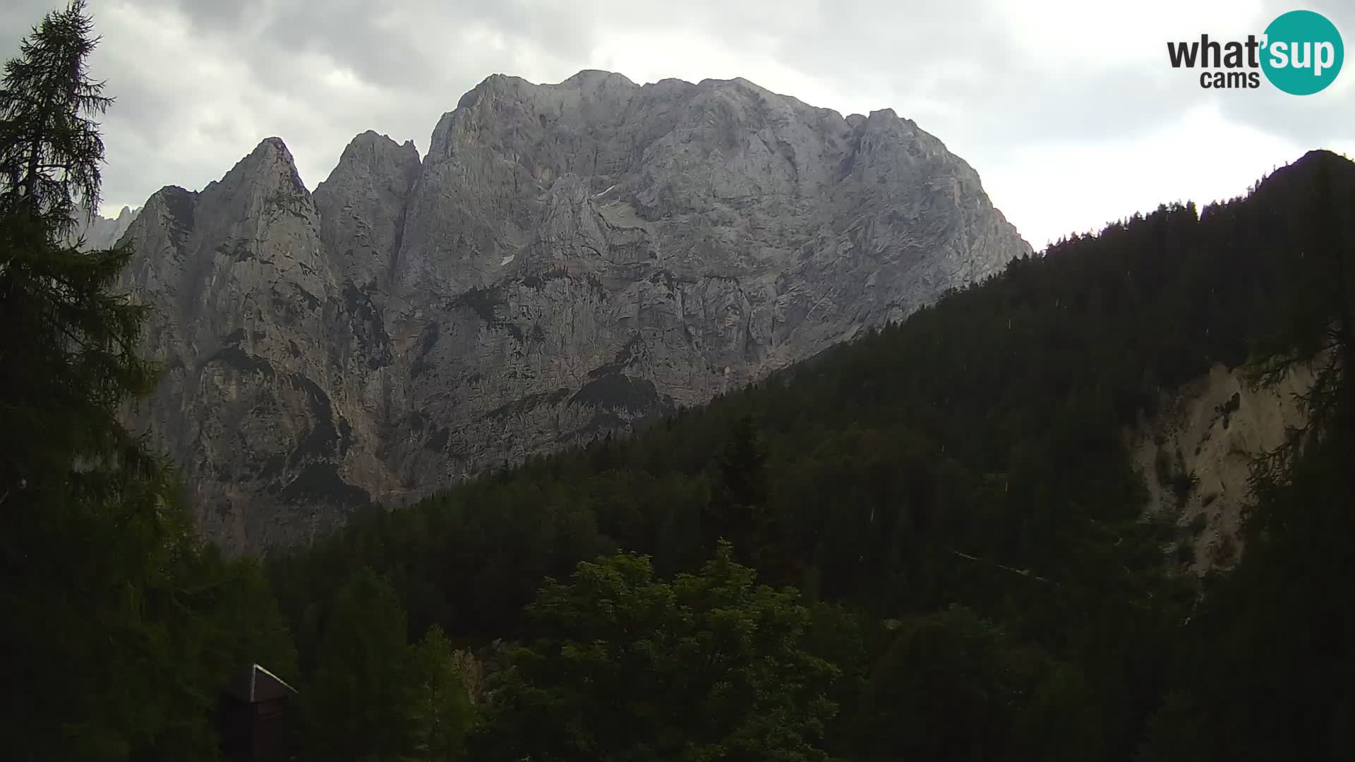 Vršič LIVE webcam Erjavčeva house – view to PRISOJNIK – Slovenia