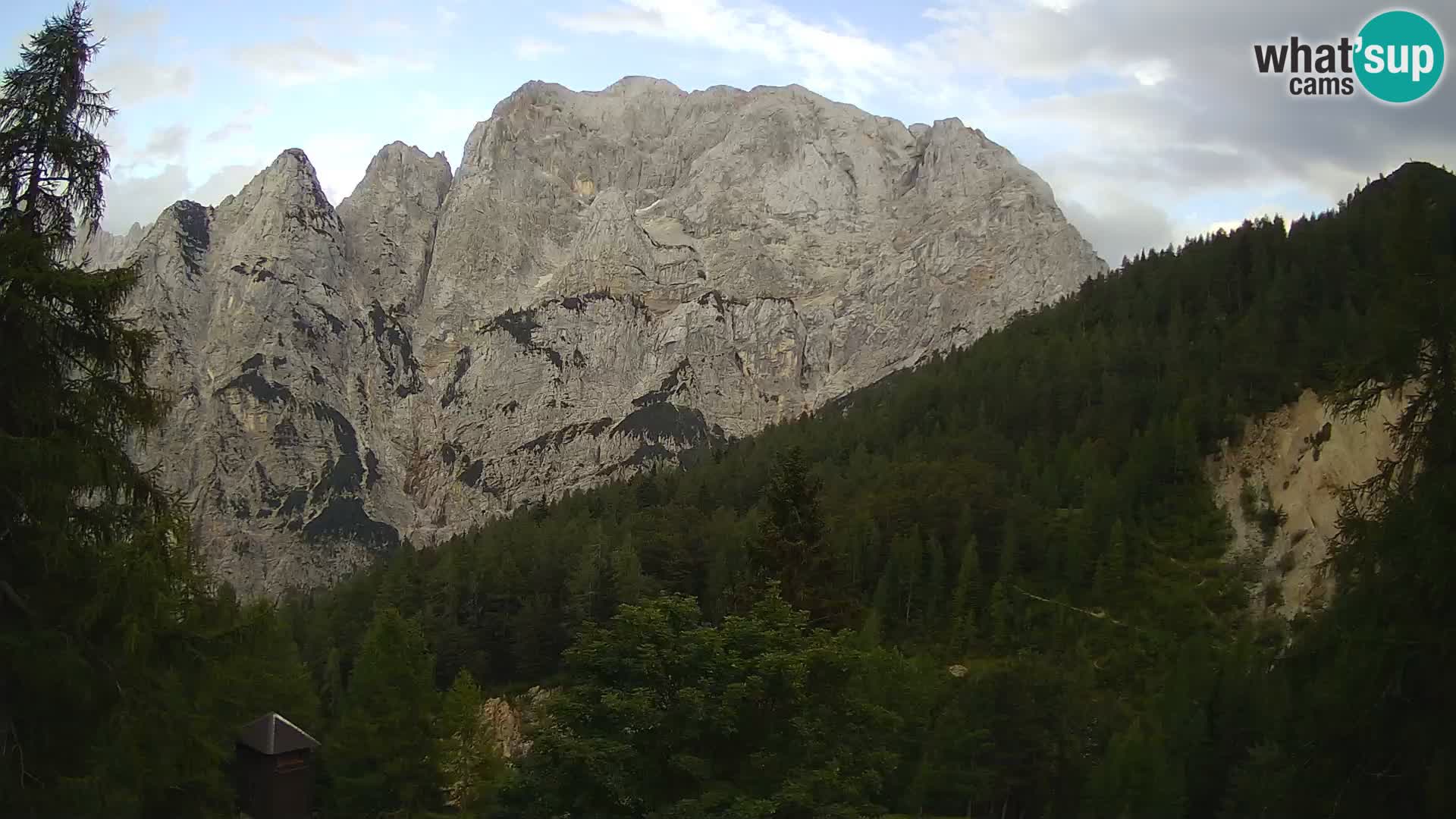 Vršič LIVE webcam casa Erjavčeva – vista sul PRISOJNIK – Slovenia