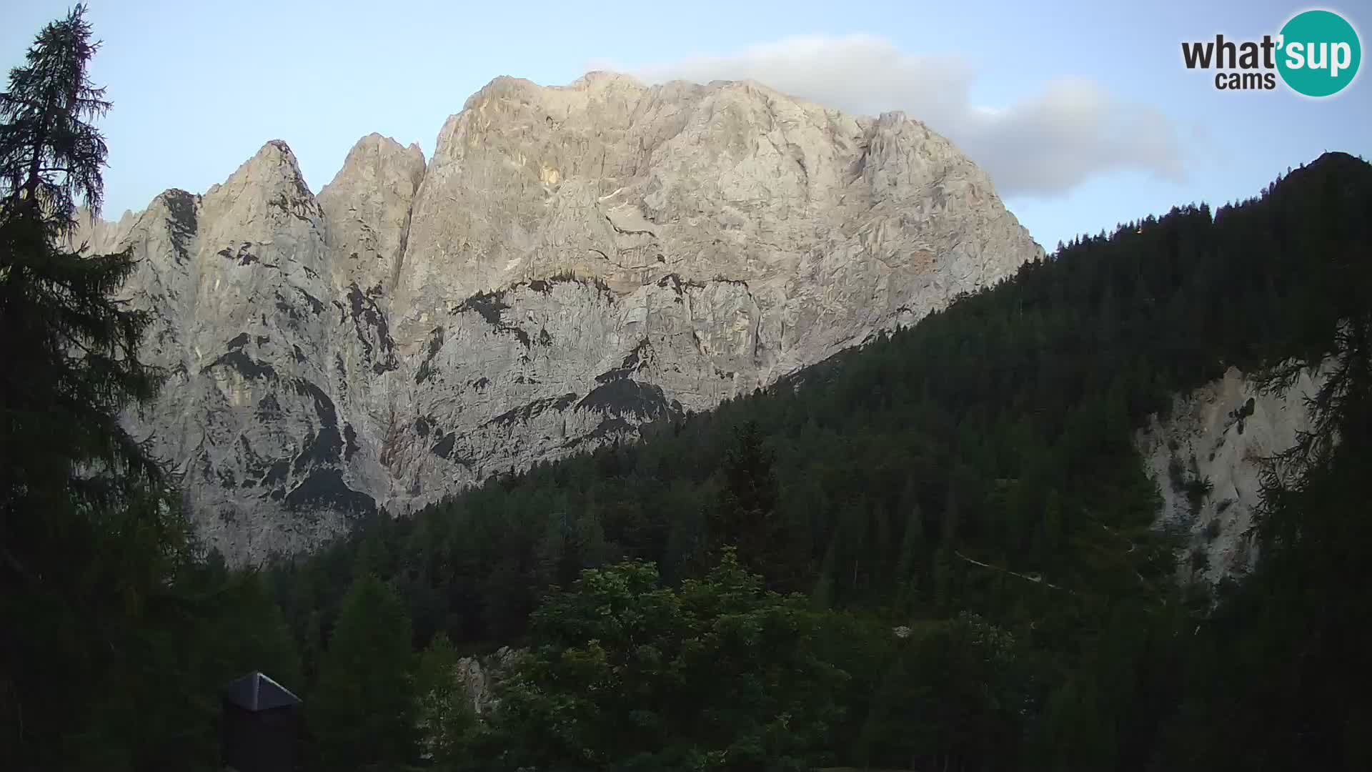 Vršič LIVE webcam Erjavčeva house – view to PRISOJNIK – Slovenia