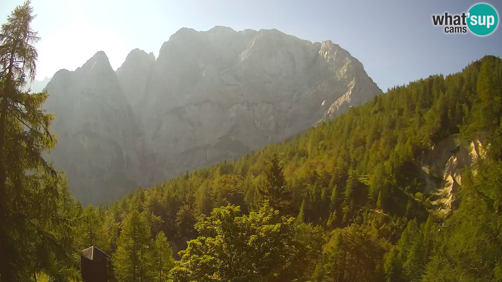 Vršič spletna kamera Erjavčeva hiša – pogled na PRISOJNIK