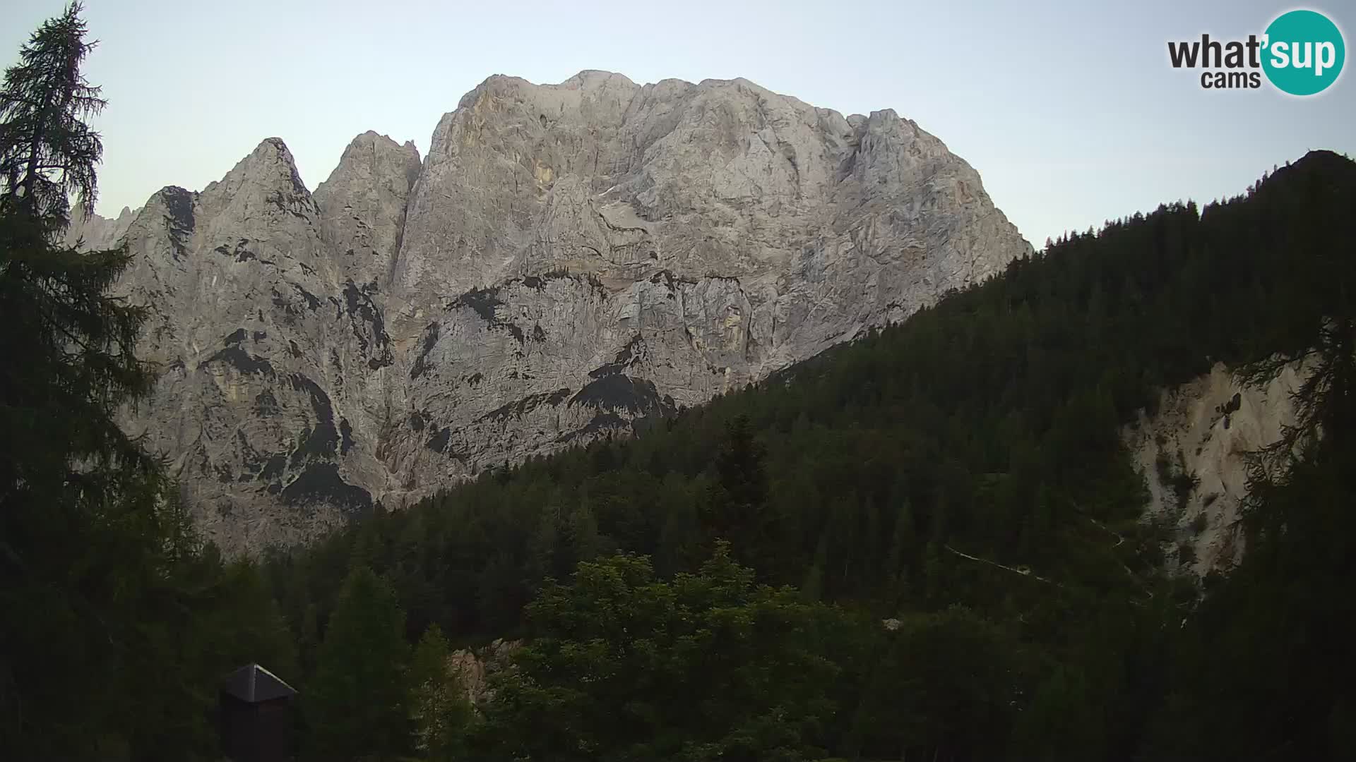 Vršič web kamera Erjavčeva kuća – view to PRISOJNIK – Slovenija