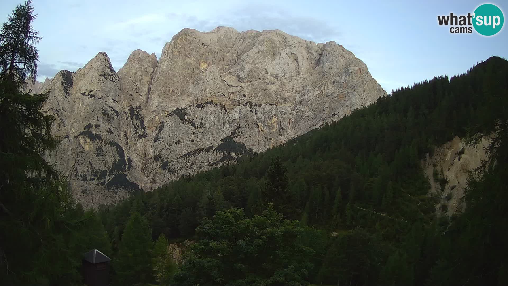Vršič LIVE Webcam Haus Erjavčeva – Blick auf PRISOJNIK – Slowenien