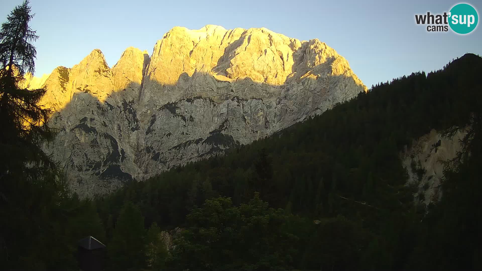 Vršič LIVE webcam casa Erjavčeva – vista sul PRISOJNIK – Slovenia