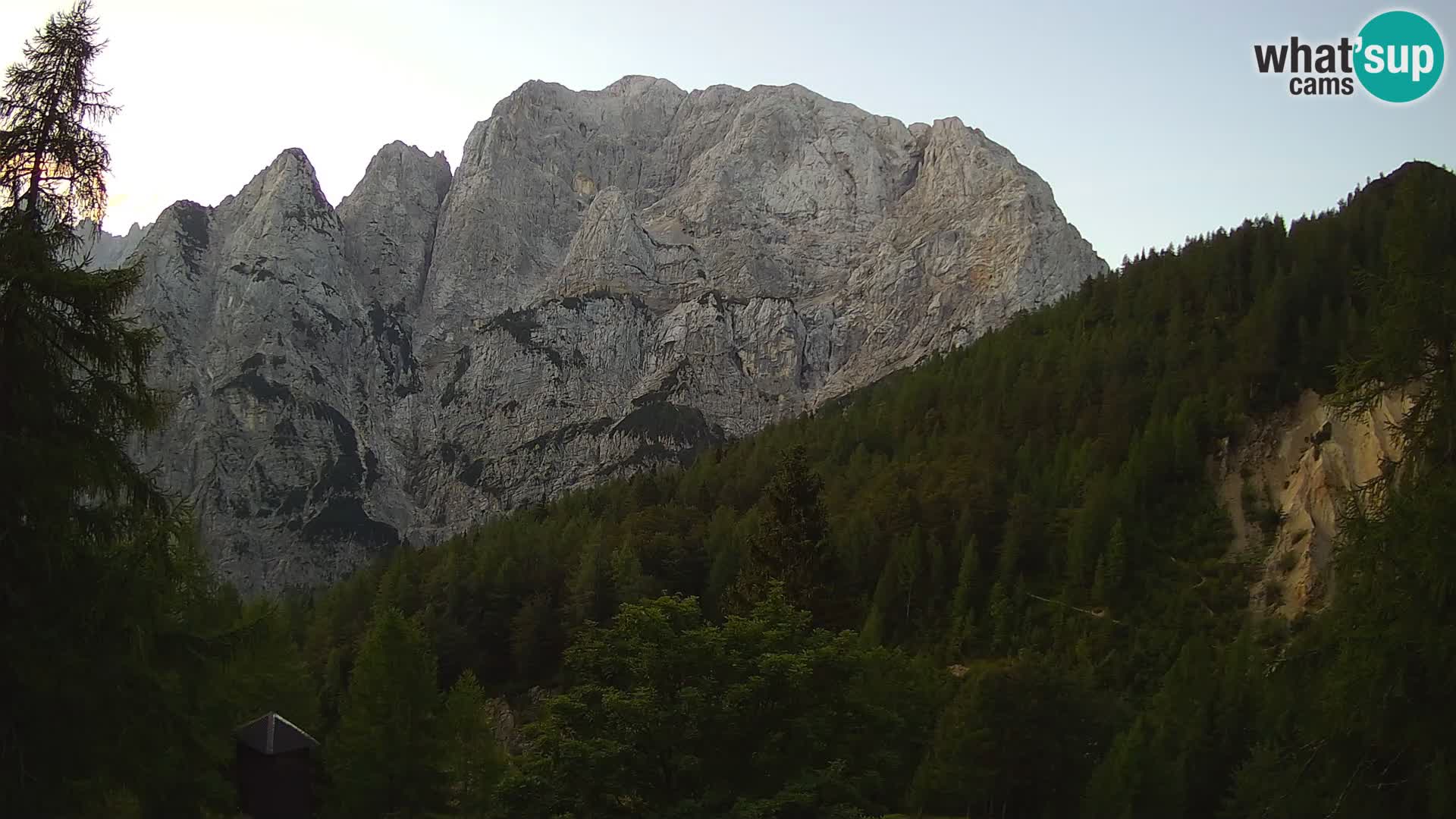 Vršič LIVE webcam Erjavčeva house – view to PRISOJNIK – Slovenia